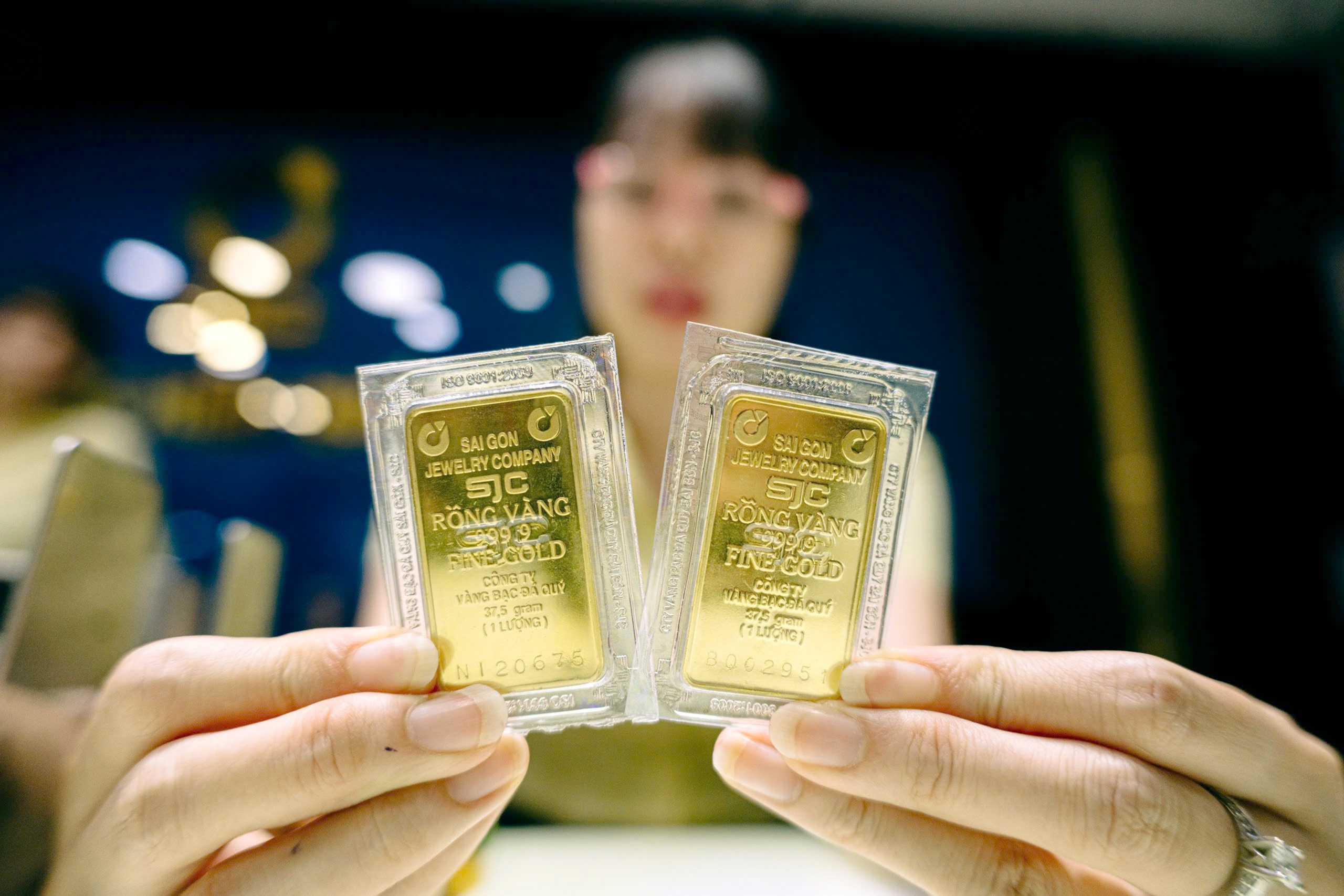Vàng nhập sắp chảy về Việt Nam - Ảnh 1.