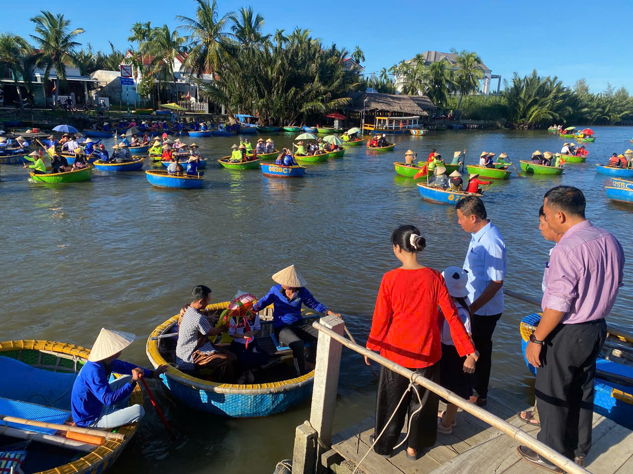 Hội An ra mắt bến tàu du lịch đầu tiên đón khách tham quan rừng dừa Cẩm Thanh - Ảnh 1.