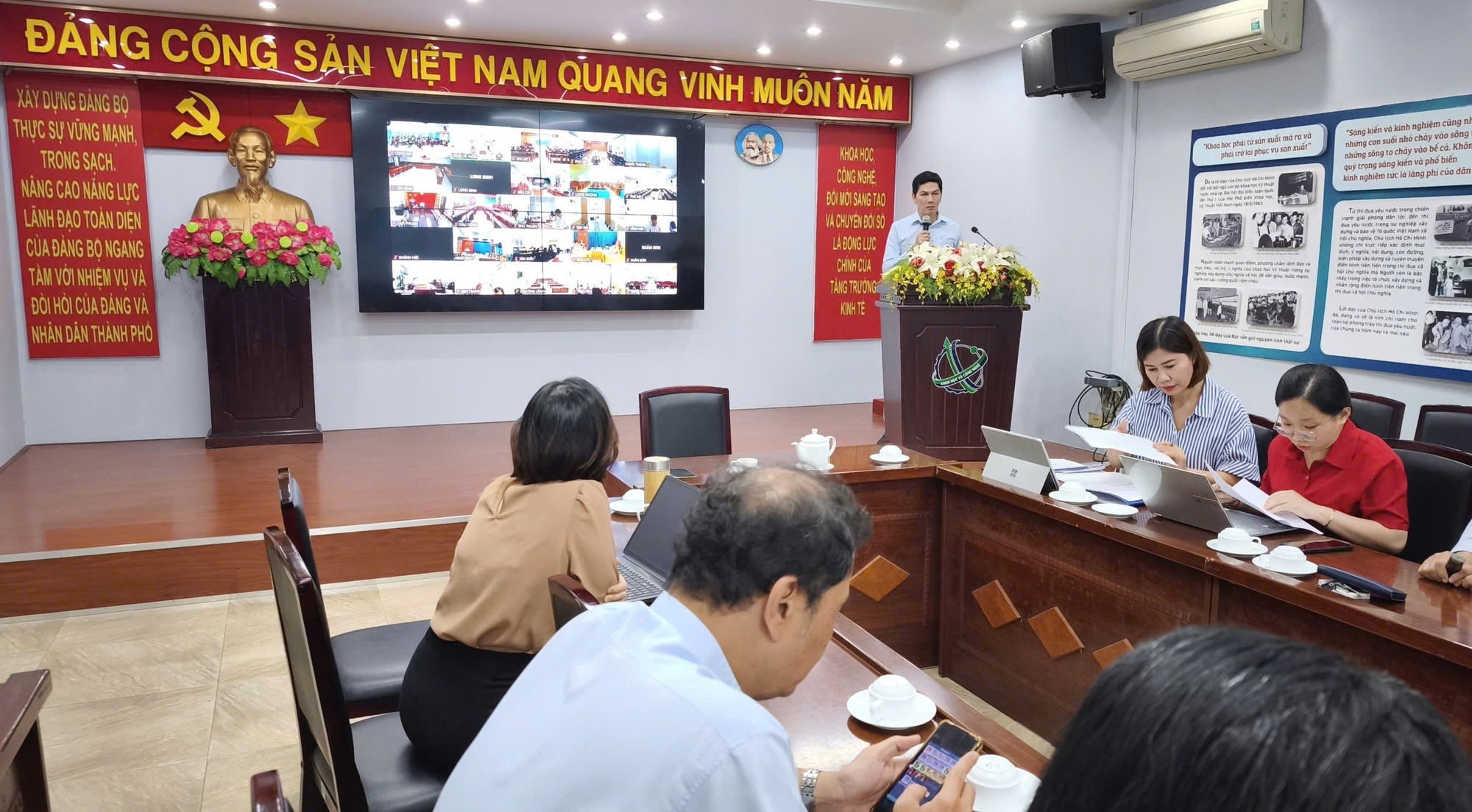 TP.HCM tập huấn quản lý nhà nước về khoa học, công nghệ cho cán bộ 168 xã, phường, đặc khu - Ảnh 1.