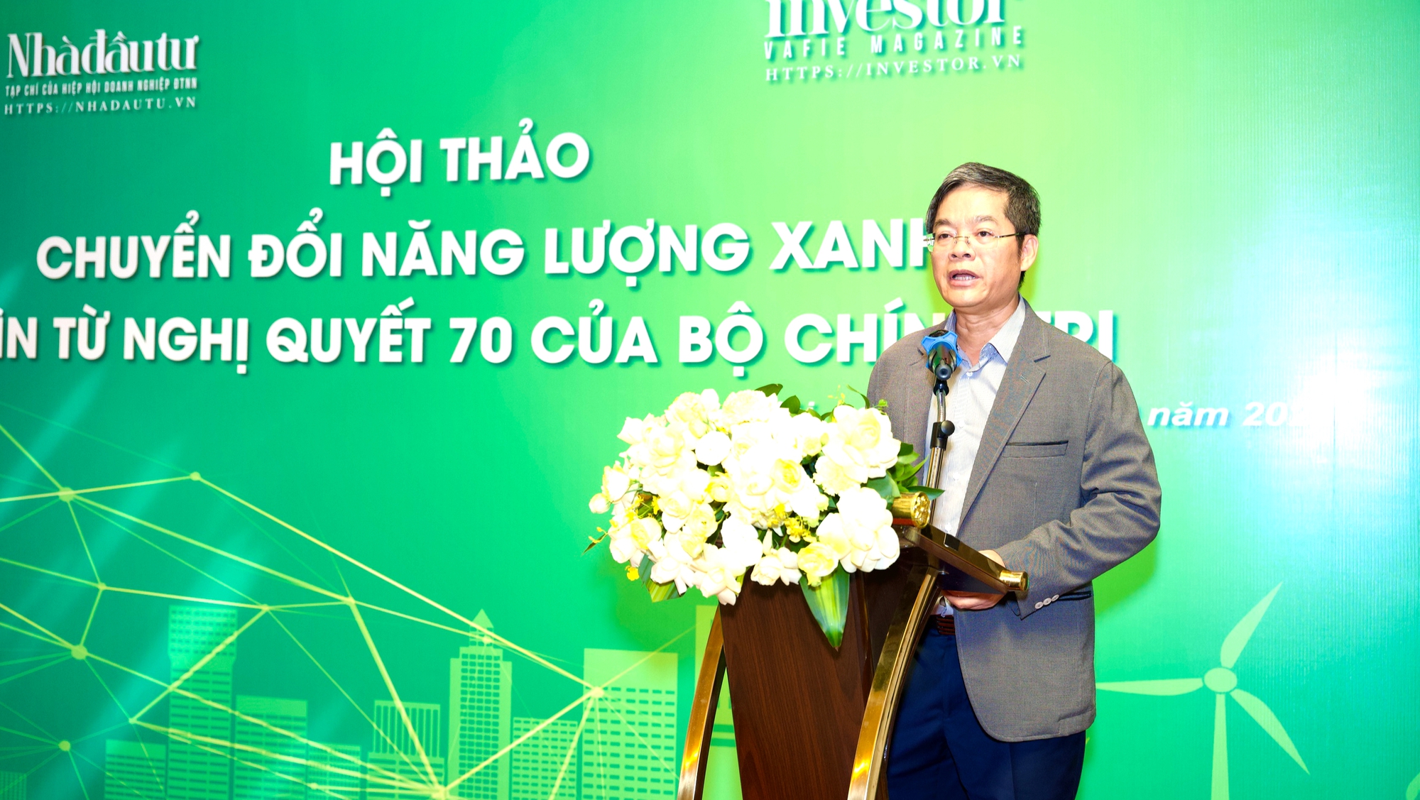 EVN lo không gánh nổi chi phí đầu tư lưới điện? - Ảnh 1.