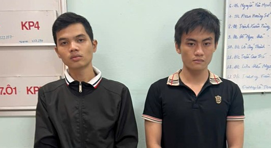 Bắt hai thanh niên cướp xe máy của học sinh ở phường Trấn Biên, Đồng Nai - Ảnh 1.