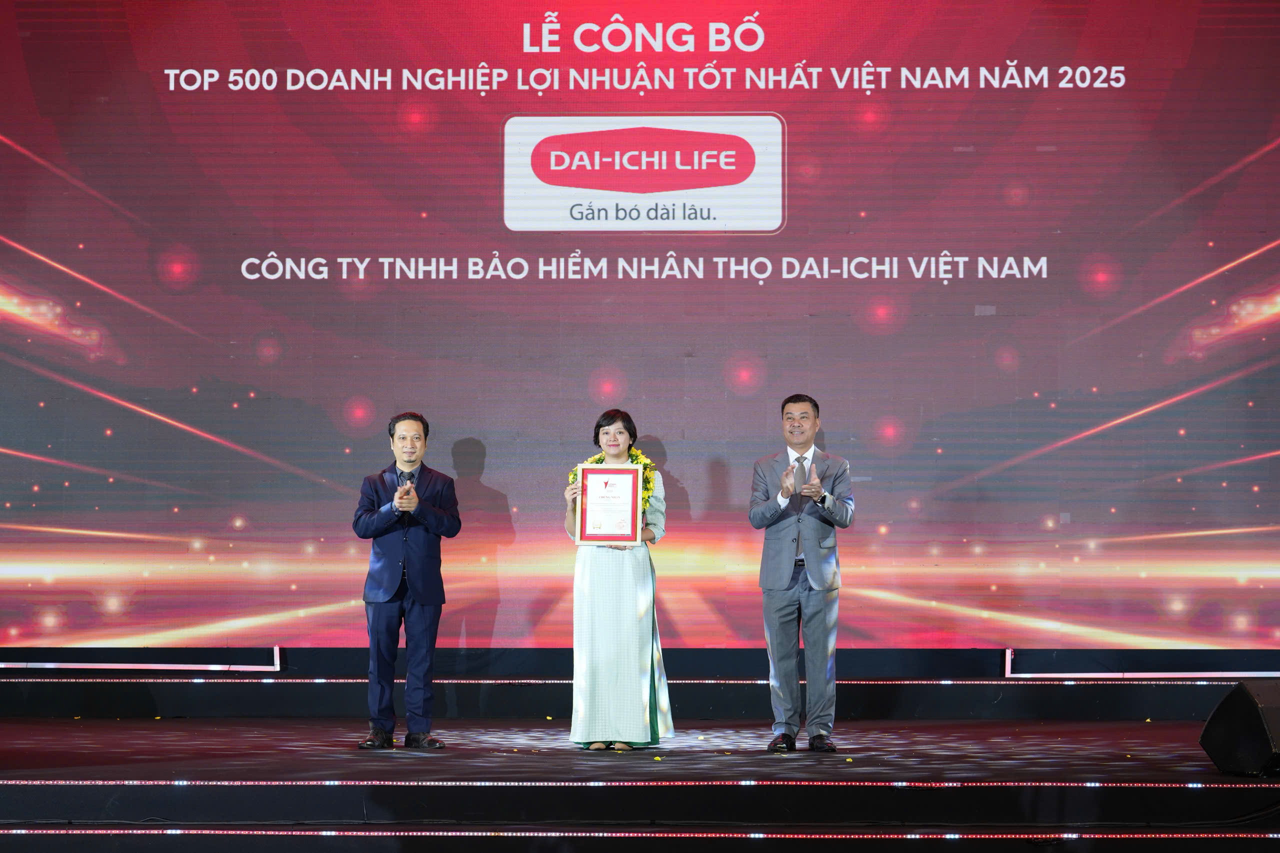 Dai-ichi Life Việt Nam lần thứ 5 nhận giải thưởng 'Top 500 doanh nghiệp lợi nhuận tốt nhất Việt Nam' - Ảnh 1.