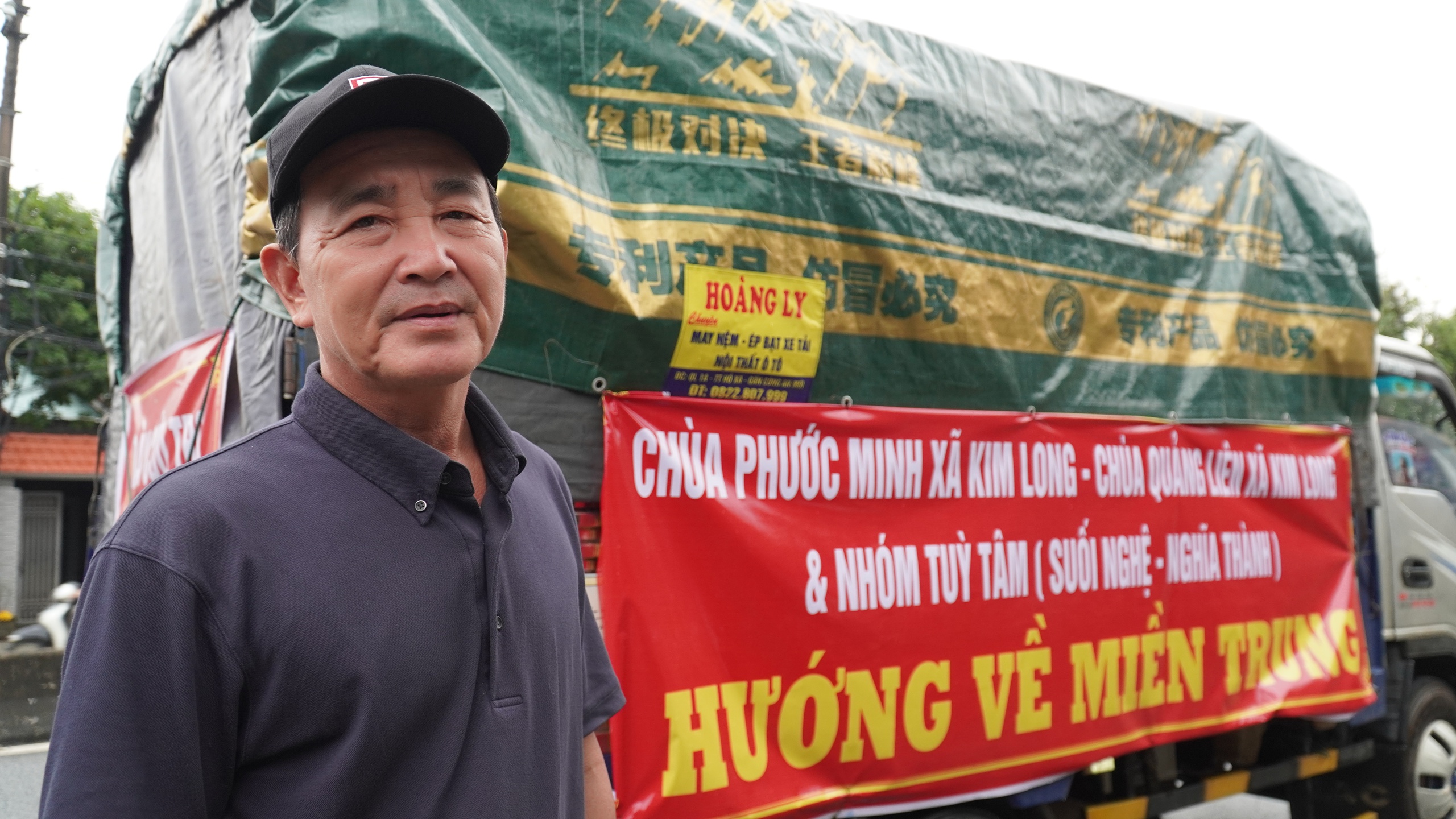 Bà con Quảng Trị xa quê gửi quà cứu trợ vùng lũ Huế, cơ quan ở Đà Nẵng mở cửa cho dân sạc pin - Ảnh 1.