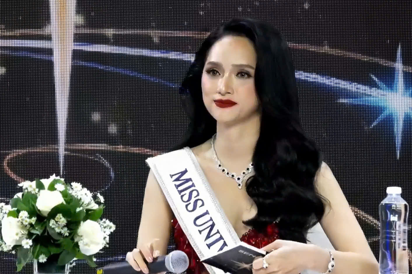 Hương Giang thi Miss Universe 2025: Tất cả là nỗ lực, không lấy đi cơ hội của người khác - Ảnh 1. Hương Giang - Ảnh 1.