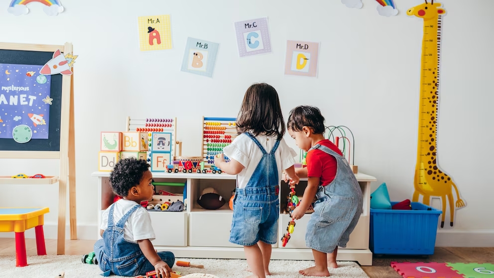 New Mexico trở thành bang đầu tiên của Mỹ cung cấp dịch vụ trông trẻ miễn phí - Ảnh 1.