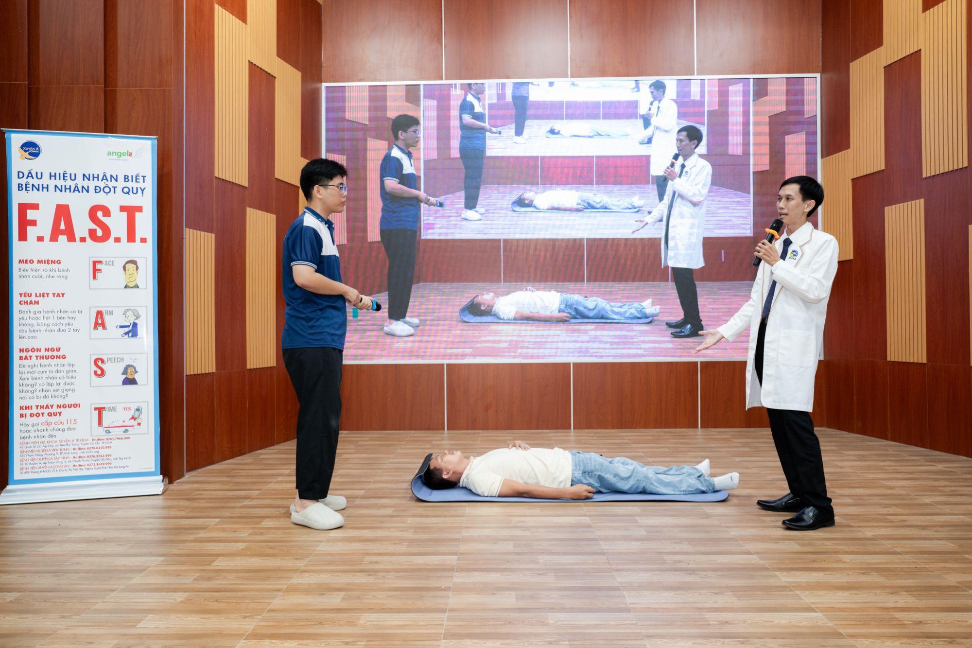 Tập huấn về đột quỵ giúp sinh viên thành 'đại sứ sức khỏe' - Ảnh 2.