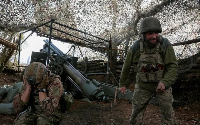 Gần 100.000 thanh niên Ukraine rời khỏi đất nước sau khi quy định xuất cảnh được nới lỏng - Ảnh 1.