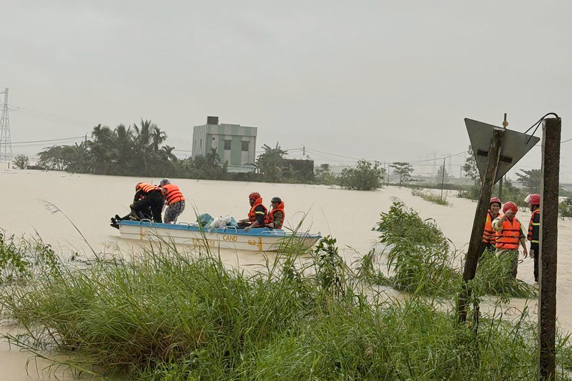 miền trung - Ảnh 1.