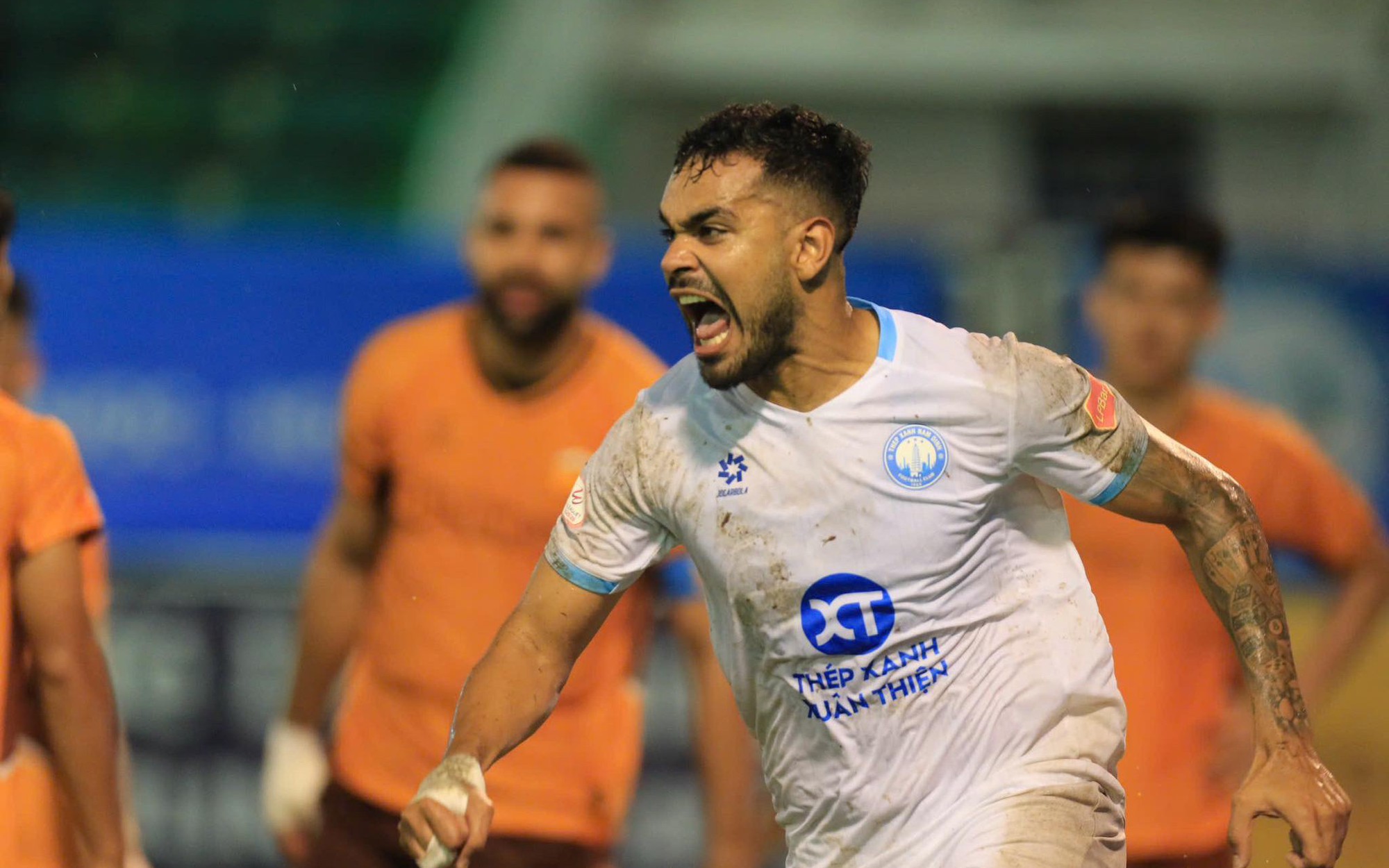 Ninh Bình đánh rơi chiến thắng trên sân nhà trước Becamex TP.HCM - Ảnh 2.