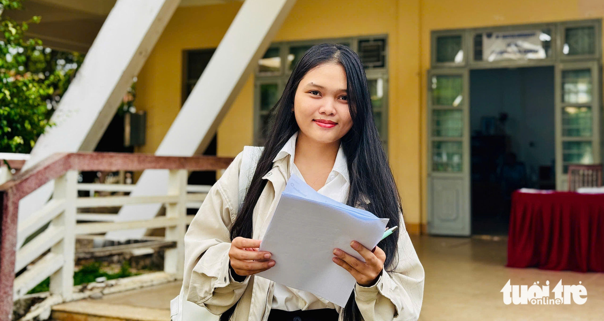 Chở con đến trễ, người cha 1 mình nuôi 4 con lo lắng lắm: Con được học bổng, tôi làm mướn không uổng - Ảnh 5. Tiếp sức đến trường - Ảnh 8.