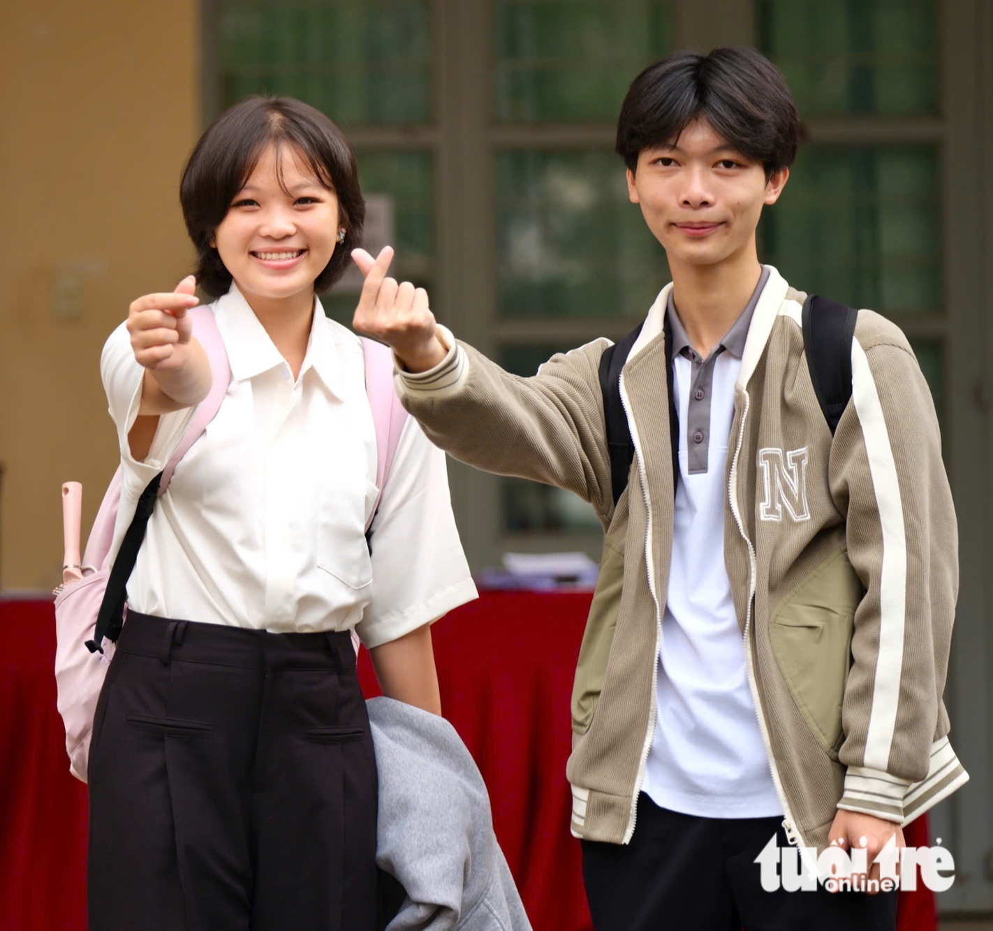 Chở con đến trễ, người cha 1 mình nuôi 4 con lo lắng lắm: Con được học bổng, tôi làm mướn không uổng - Ảnh 4. Tiếp sức đến trường - Ảnh 5.