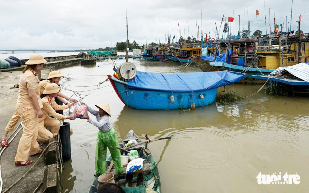 Gượng dậy sau lũ dữ, sạt lở, bà con Gò Nổi không đơn độc - Ảnh 12.