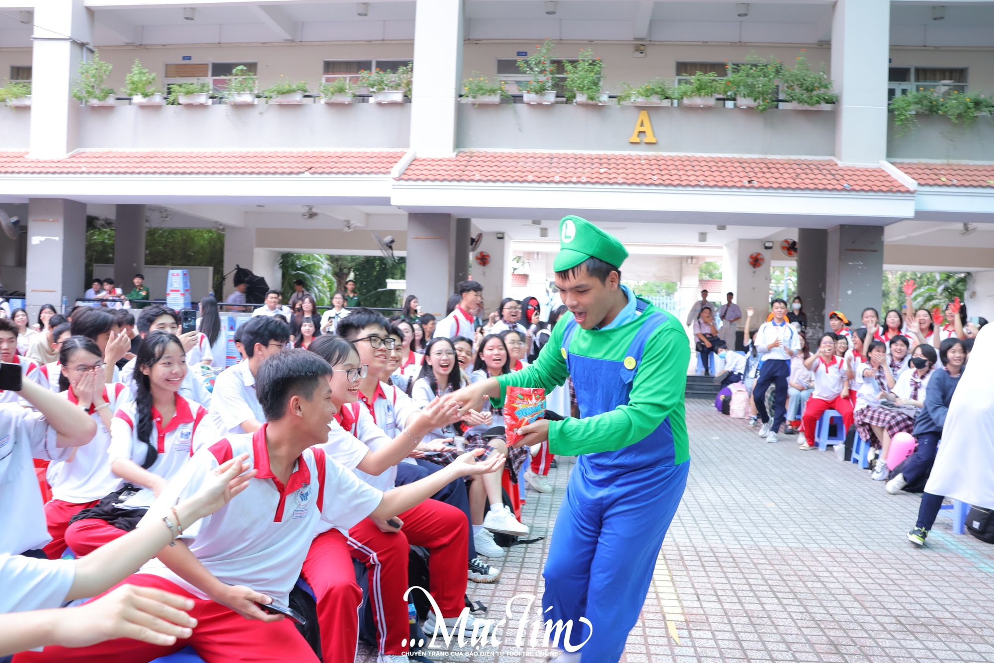 Đêm Halloween độc đáo của học trò Trường THPT Nguyễn Hữu Thọ- Ảnh 9.