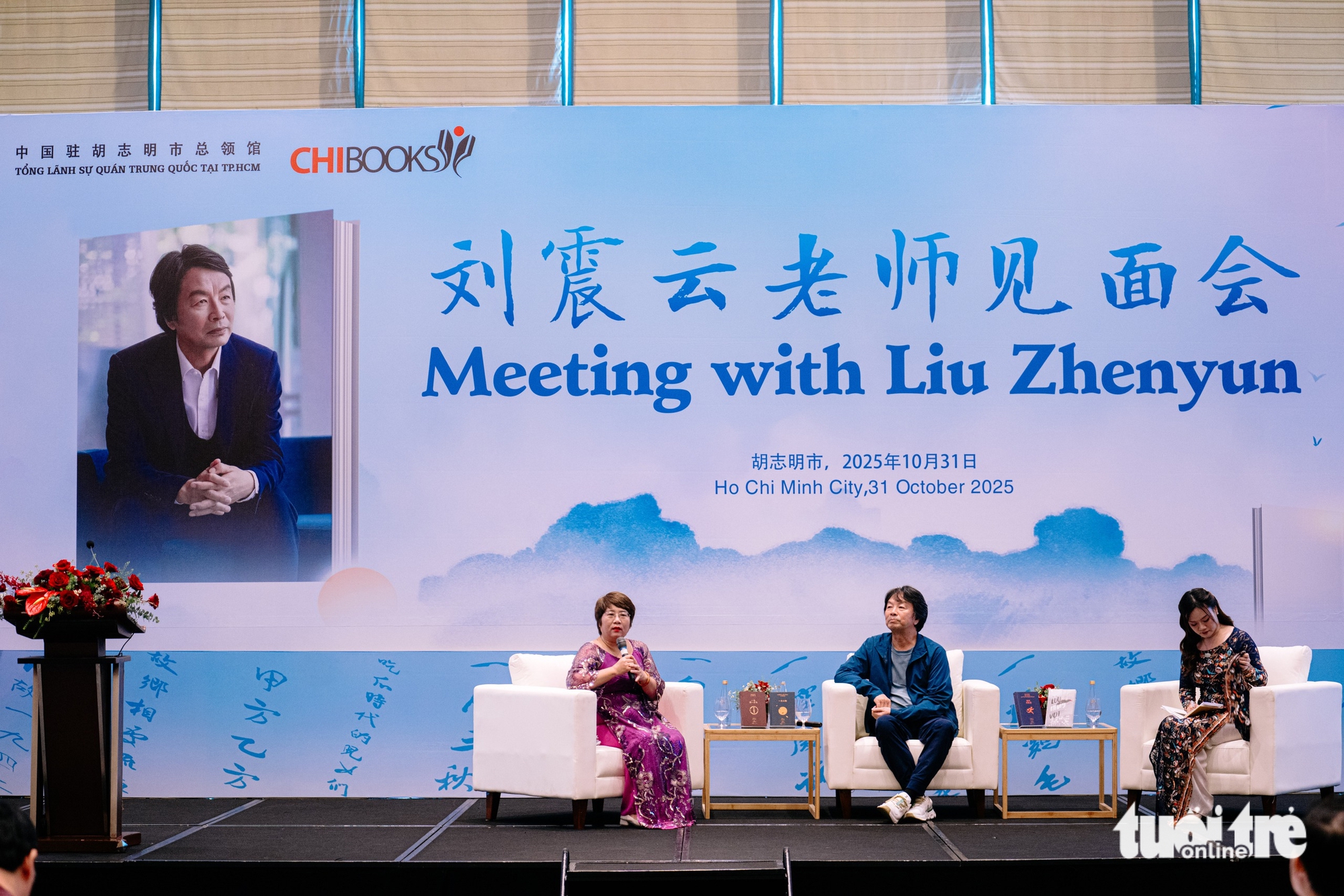 Thăm TP.HCM, 'cây đại thụ văn học Trung Quốc' dặn dò giới trẻ Việt - Ảnh 1. Trung Quốc - Ảnh 1.