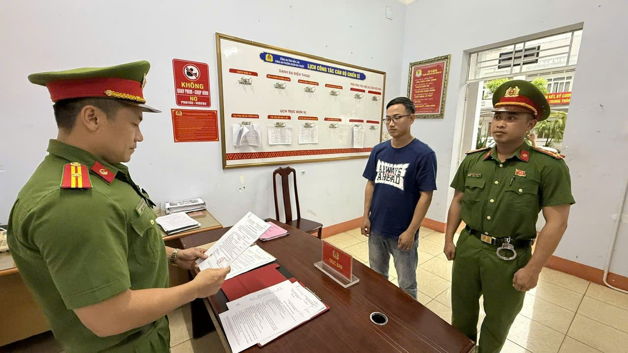 Bắt phó phòng ngân hàng lừa đảo 4,8 tỉ đồng để đầu tư qua mạng- Ảnh 1. lừa đảo - Ảnh 1.