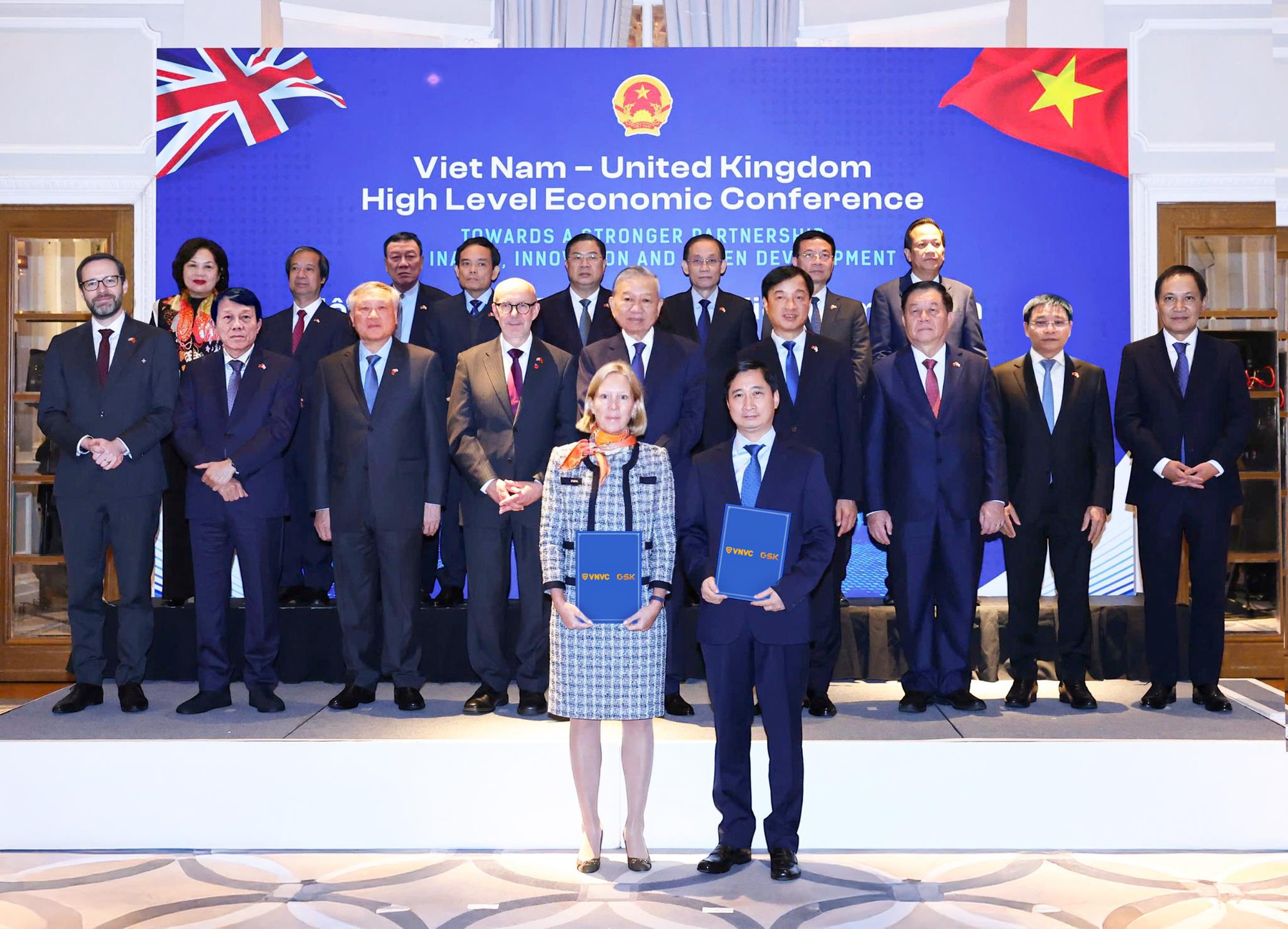 VNVC ký kết với GSK về tăng cường tiếp cận thuốc ung thư, vắc xin thế hệ mới - Ảnh 1.