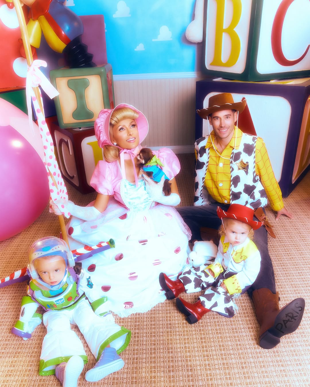 Paris Hilton khuấy động mùa Halloween - Ảnh 5. Halloween - Ảnh 5.