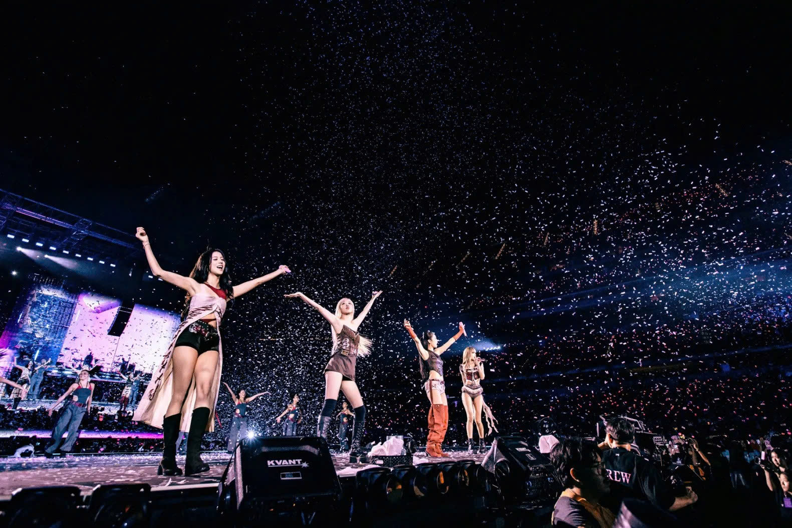 BlackPink là nhóm nhạc đầu tiên có 99 triệu người đăng ký trên YouTube - Ảnh 2.