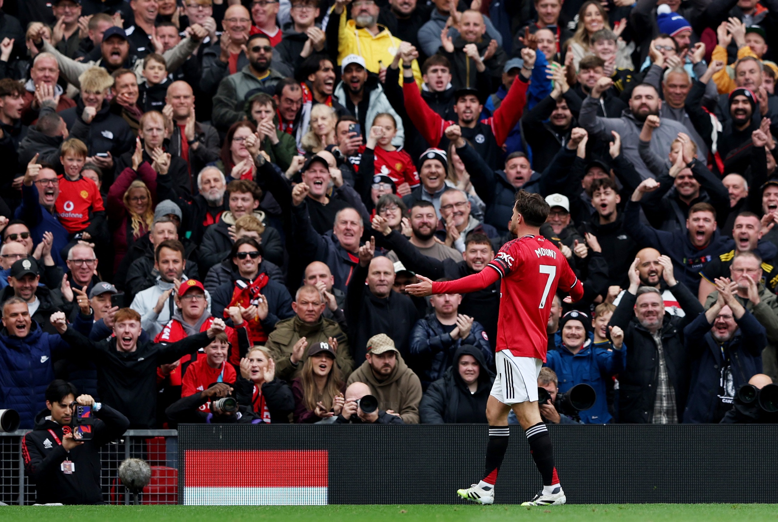 Mason Mount: 'Chúng tôi ủng hộ thầy Amorim 100%' - Ảnh 3.