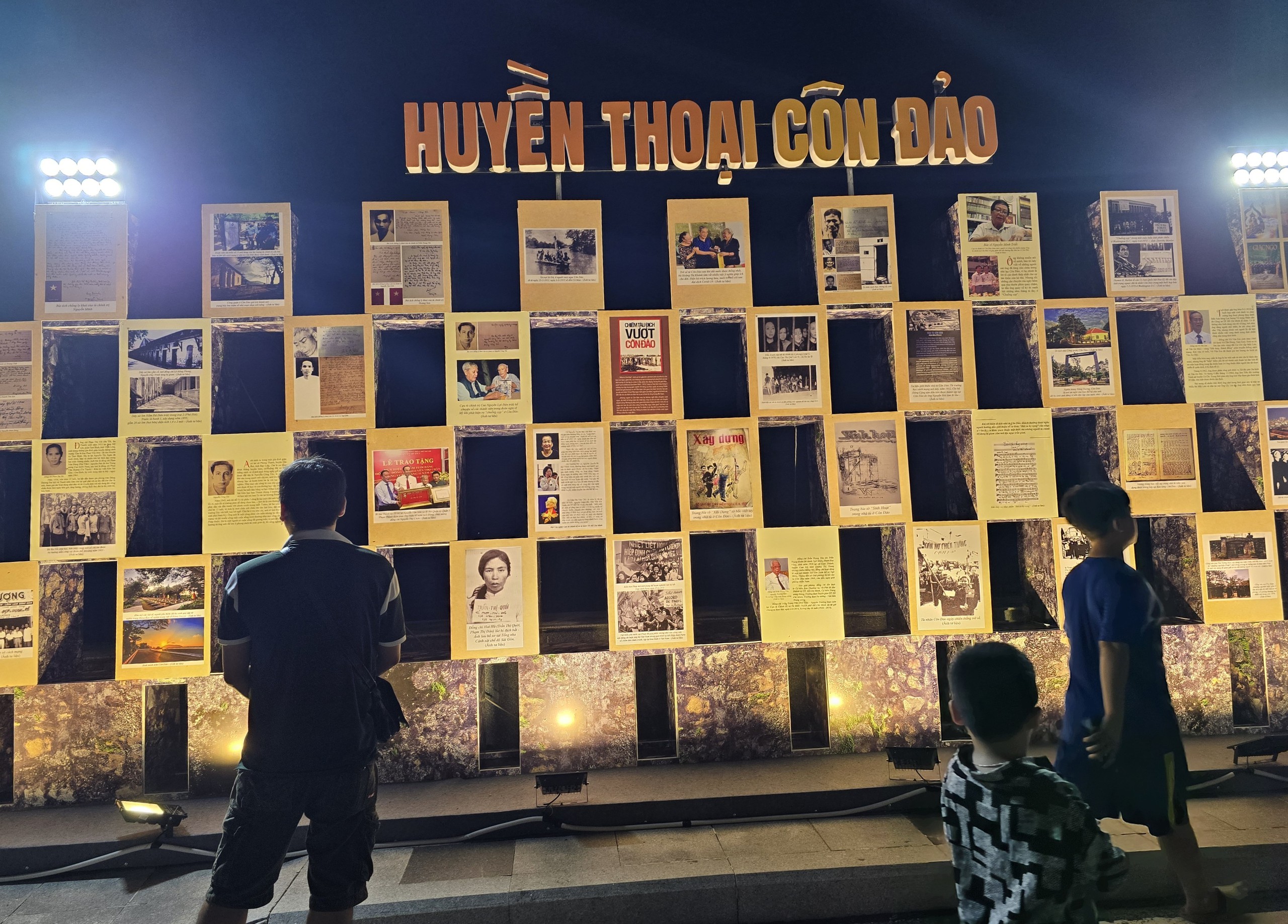 Hội sách Côn Đảo rộn ràng những niềm vui - Ảnh 1.