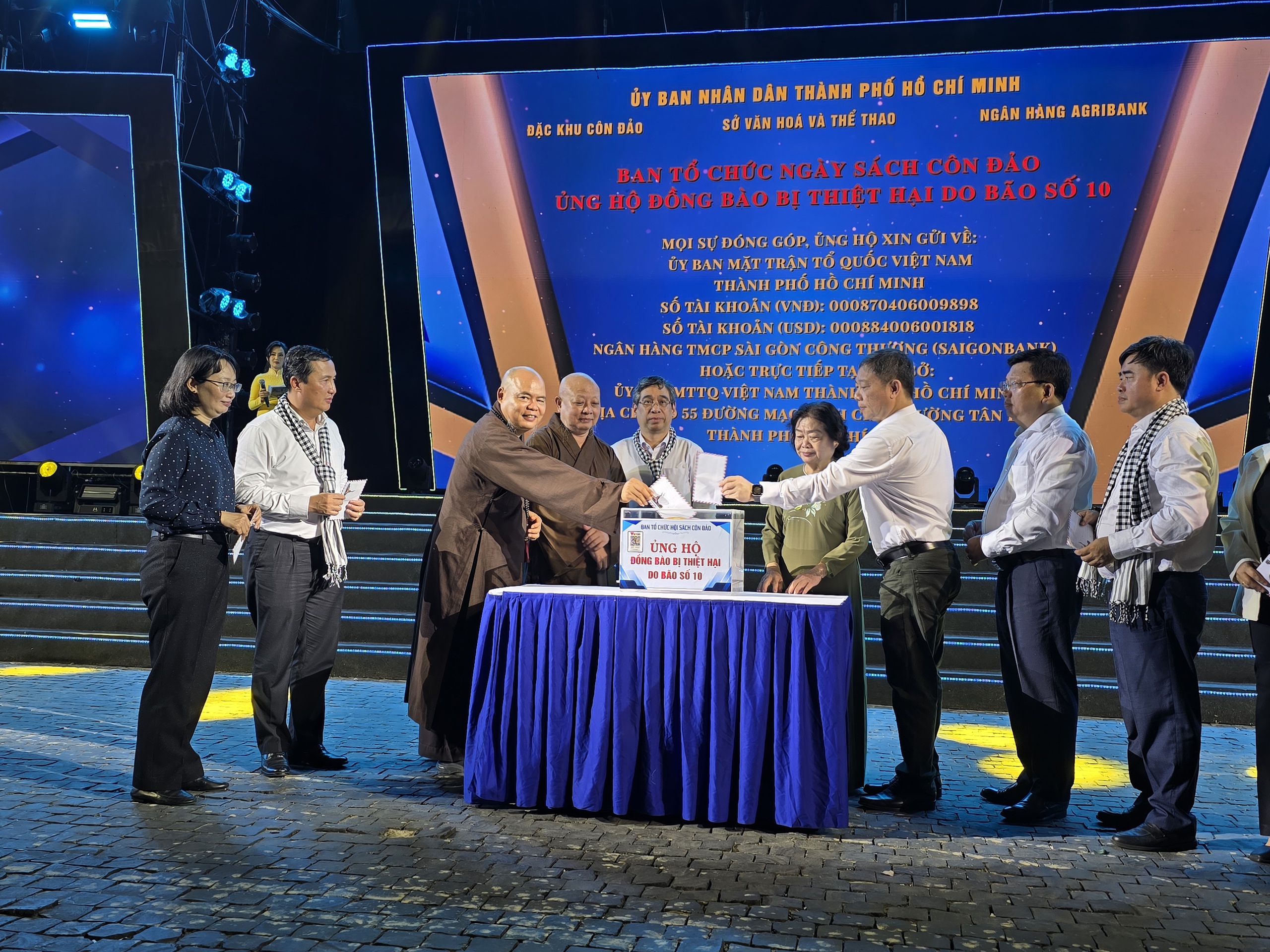 Hội sách Côn Đảo rộn ràng những niềm vui - Ảnh 2.