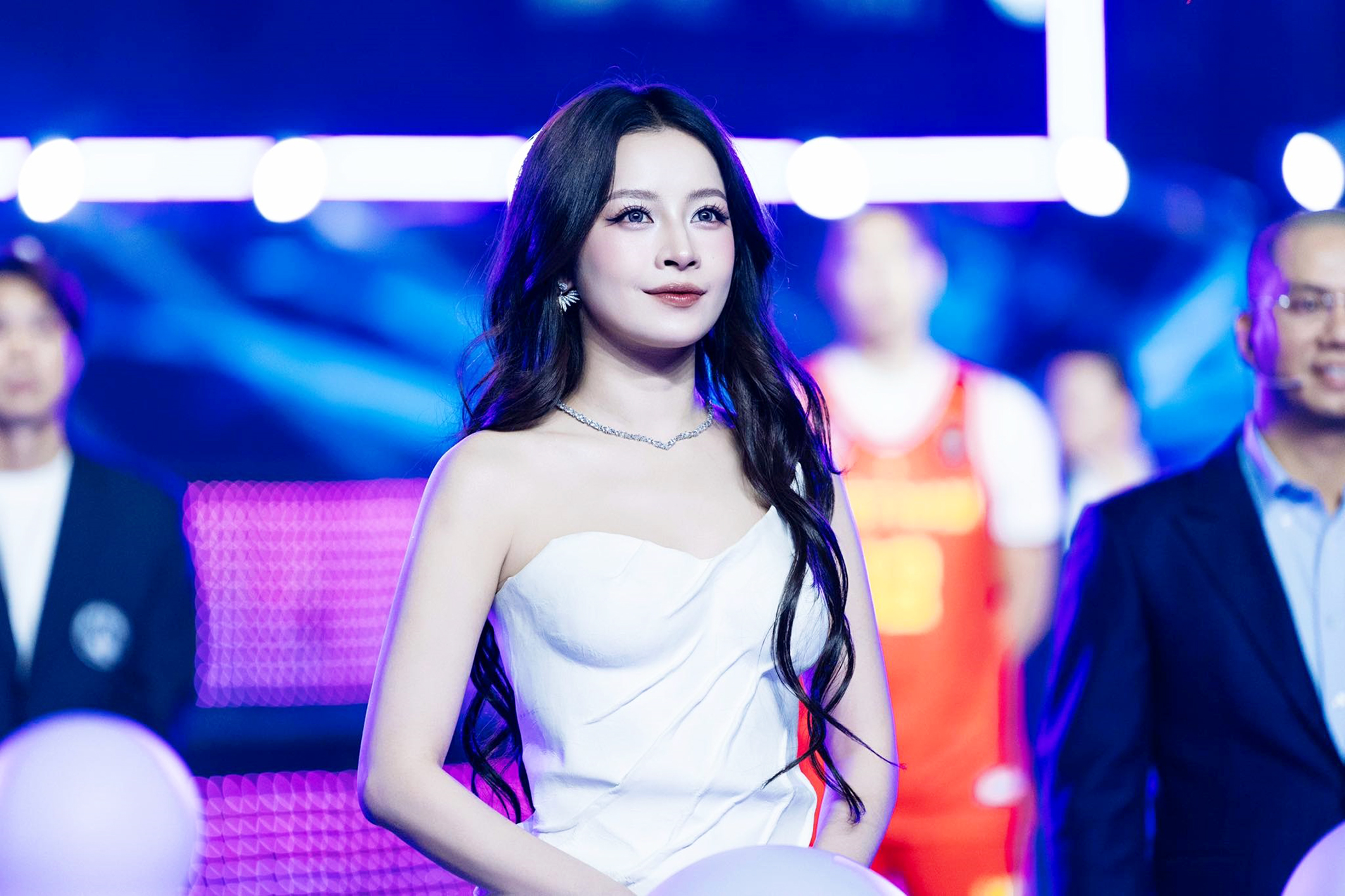 តារាចម្រៀងវ័យក្មេងវិនិយោគសម្រាប់រយៈពេលវែង - រូបថត ៣. Ca sĩ trẻ đầu tư cho đường dài - Ảnh 3.