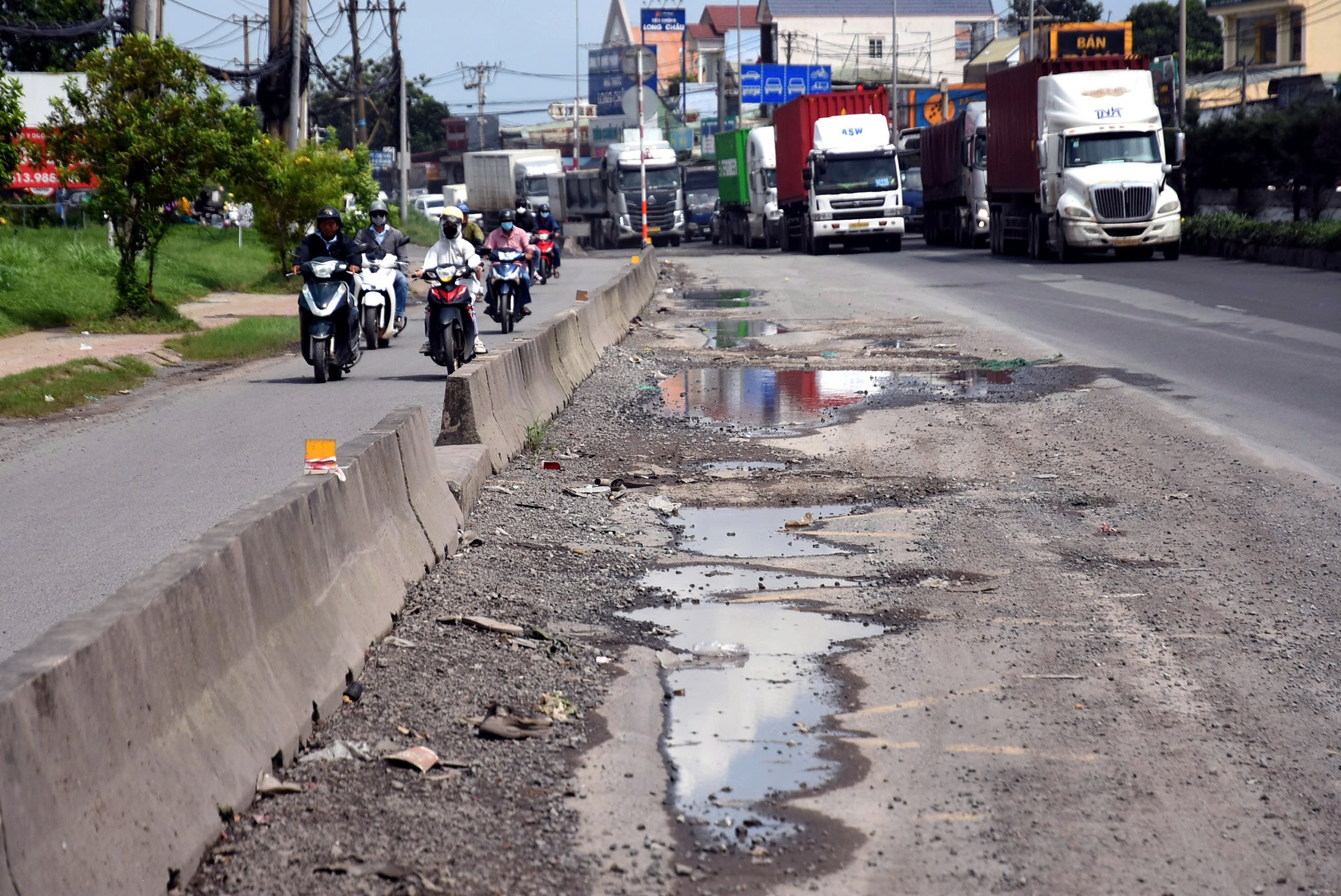 Sao cứ để những cái ‘bẫy’ giăng đầy trên quốc lộ 51? - Ảnh 7.