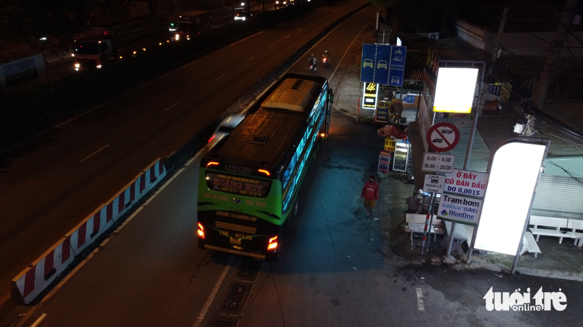 Xe khách 'chiếm' làn hỗn hợp trên đường Đỗ Mười giờ tan tầm, ép xe máy nép sát lề - Ảnh 7.