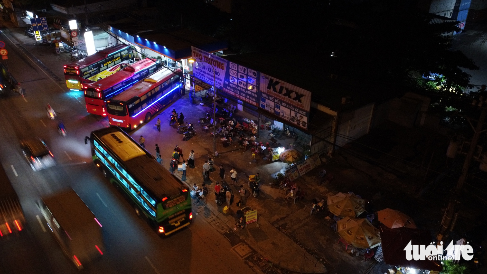 Xe khách 'chiếm' làn hỗn hợp trên đường Đỗ Mười giờ tan tầm, ép xe máy nép sát lề - Ảnh 12.