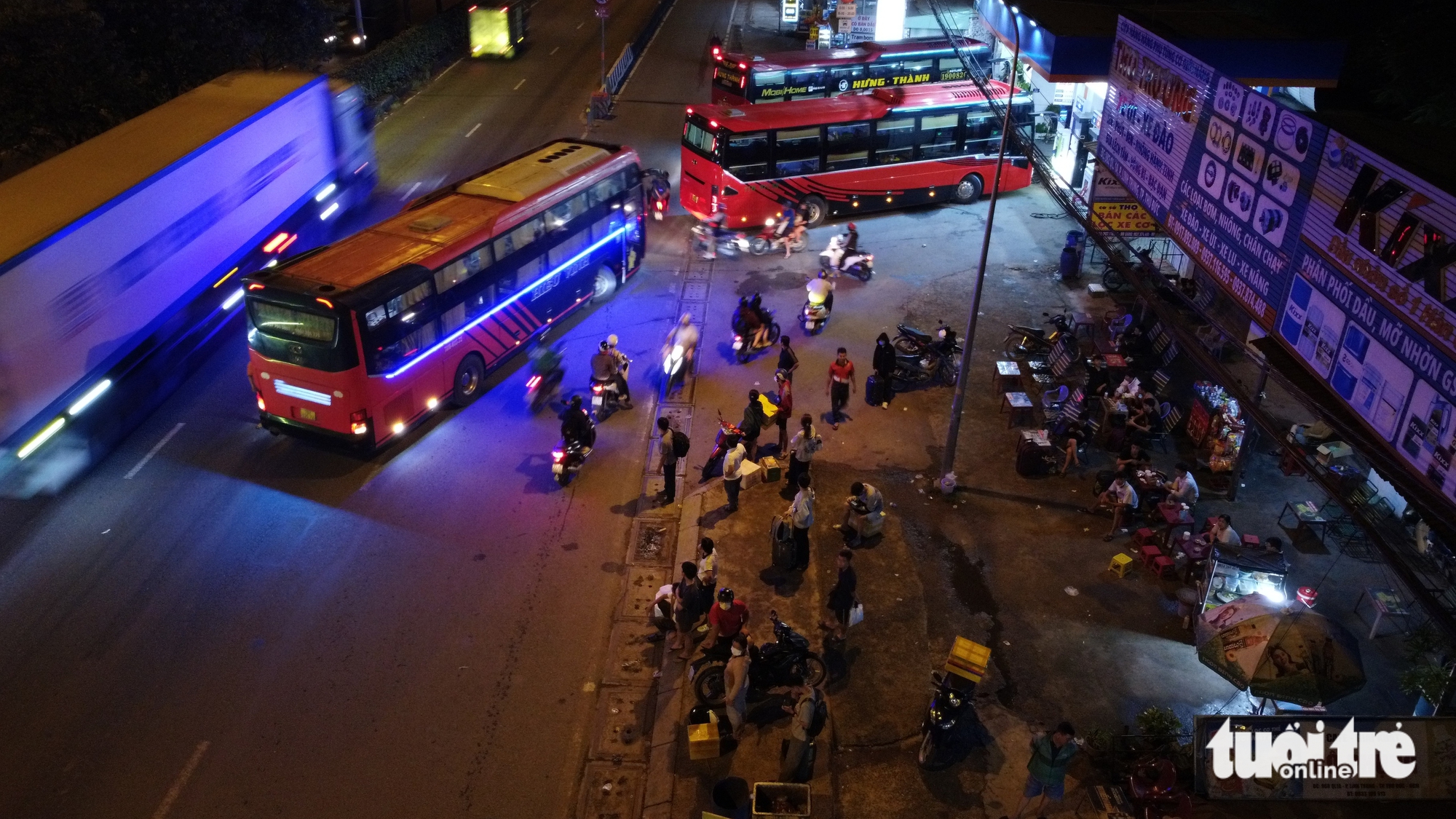 Xe khách 'chiếm' làn hỗn hợp trên đường Đỗ Mười giờ tan tầm, ép xe máy nép sát lề - Ảnh 13.