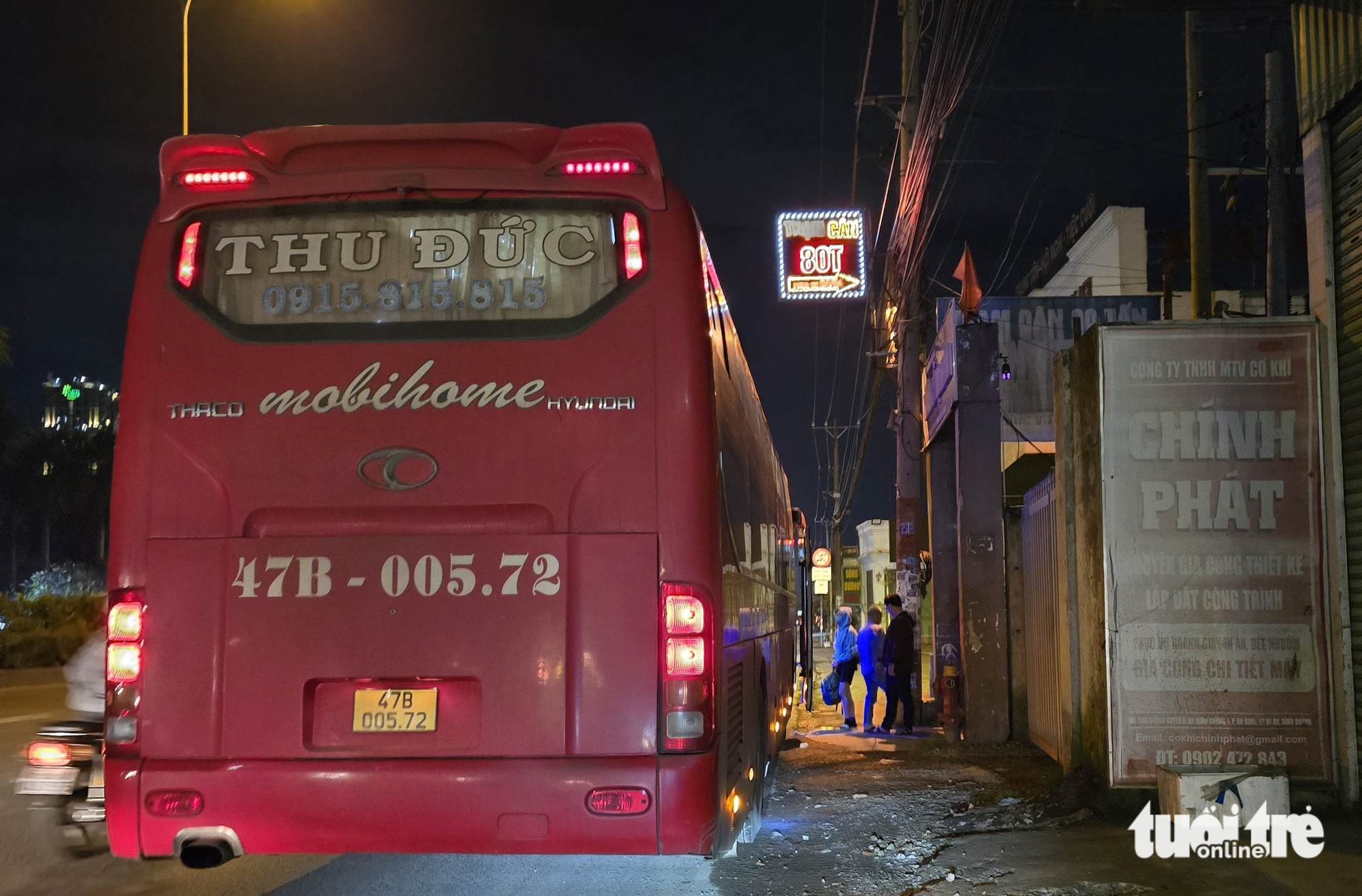 Xe khách 'chiếm' làn hỗn hợp trên đường Đỗ Mười giờ tan tầm, ép xe máy nép sát lề - Ảnh 20.