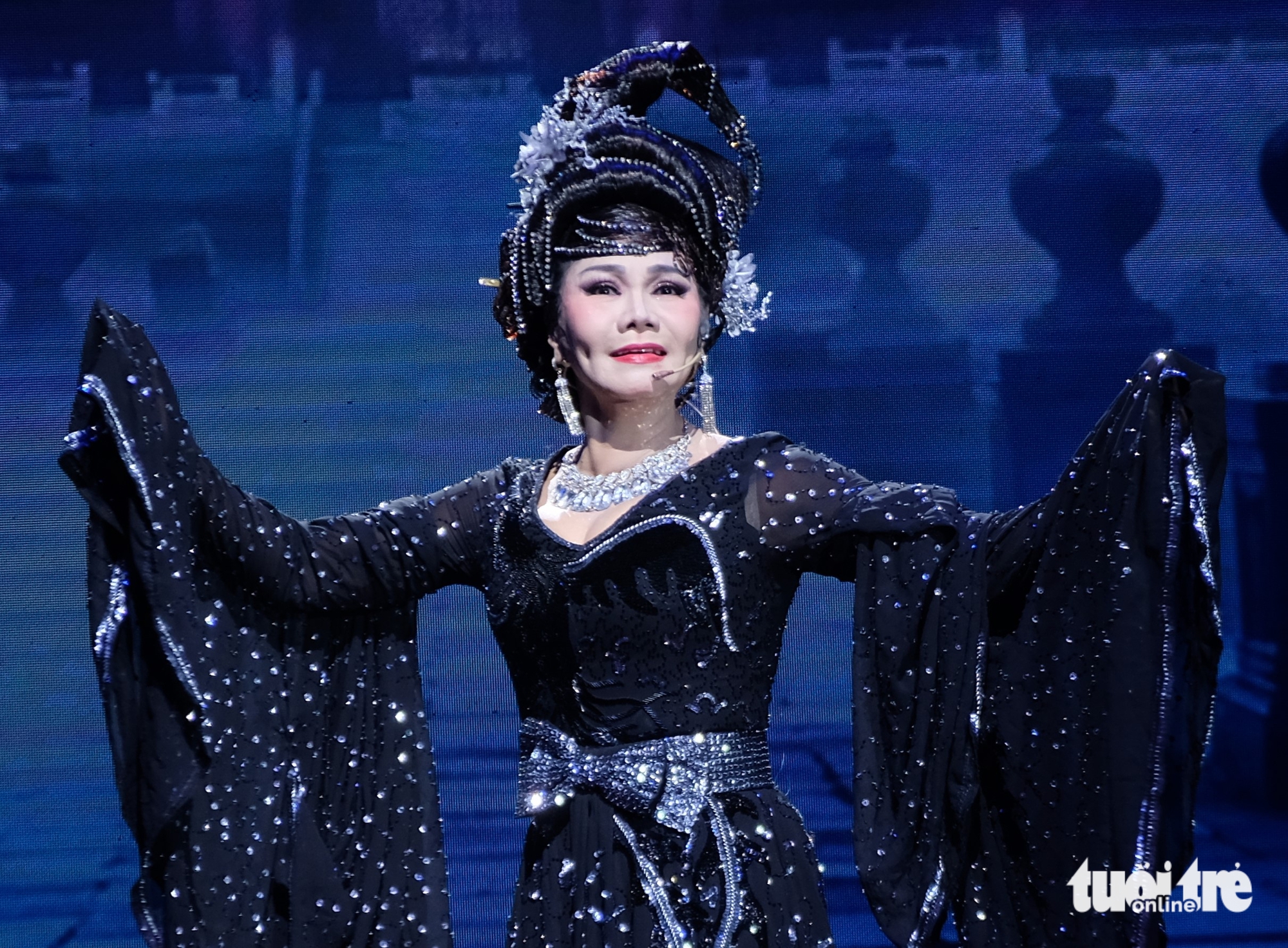 Ngoc Huyen យំព្រោះនាងបានច្រៀងជាមួយម្ចាស់ Bach Mai ក្នុងបទសារភាពរបស់ Phi Giao - រូបថត ២. Ngọc Huyền khóc vì được hát cùng sư phụ Bạch Mai trong Tâm sự Phi Giao - Ảnh 2.