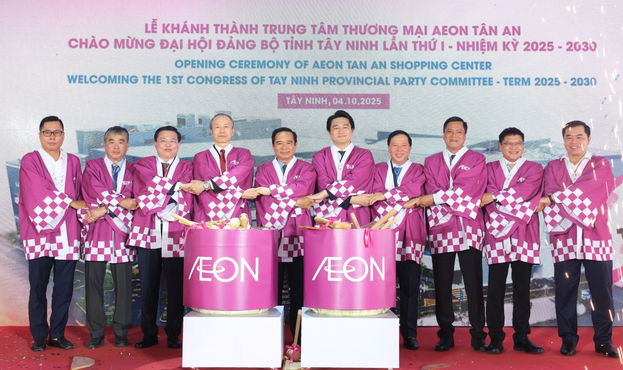 Chủ tịch UBND TP.HCM, Tổng lãnh sự Nhật dự khai trương AEON Tân An ở Tây Ninh - Ảnh 1.