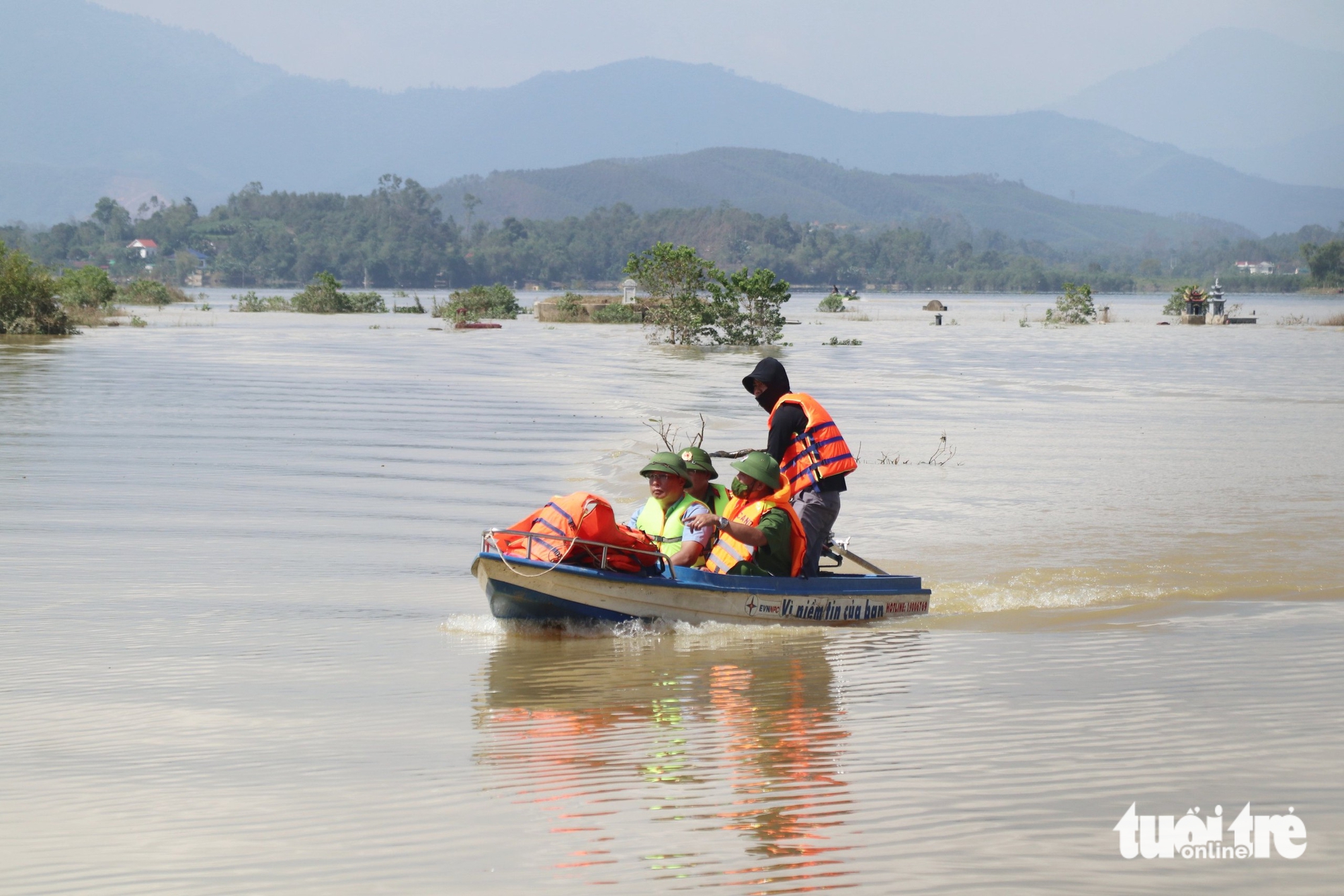 Bí thư Nghệ An: Xã thiệt hại ít giúp xã thiệt hại nhiều sau bão Bualoi - Ảnh 2.