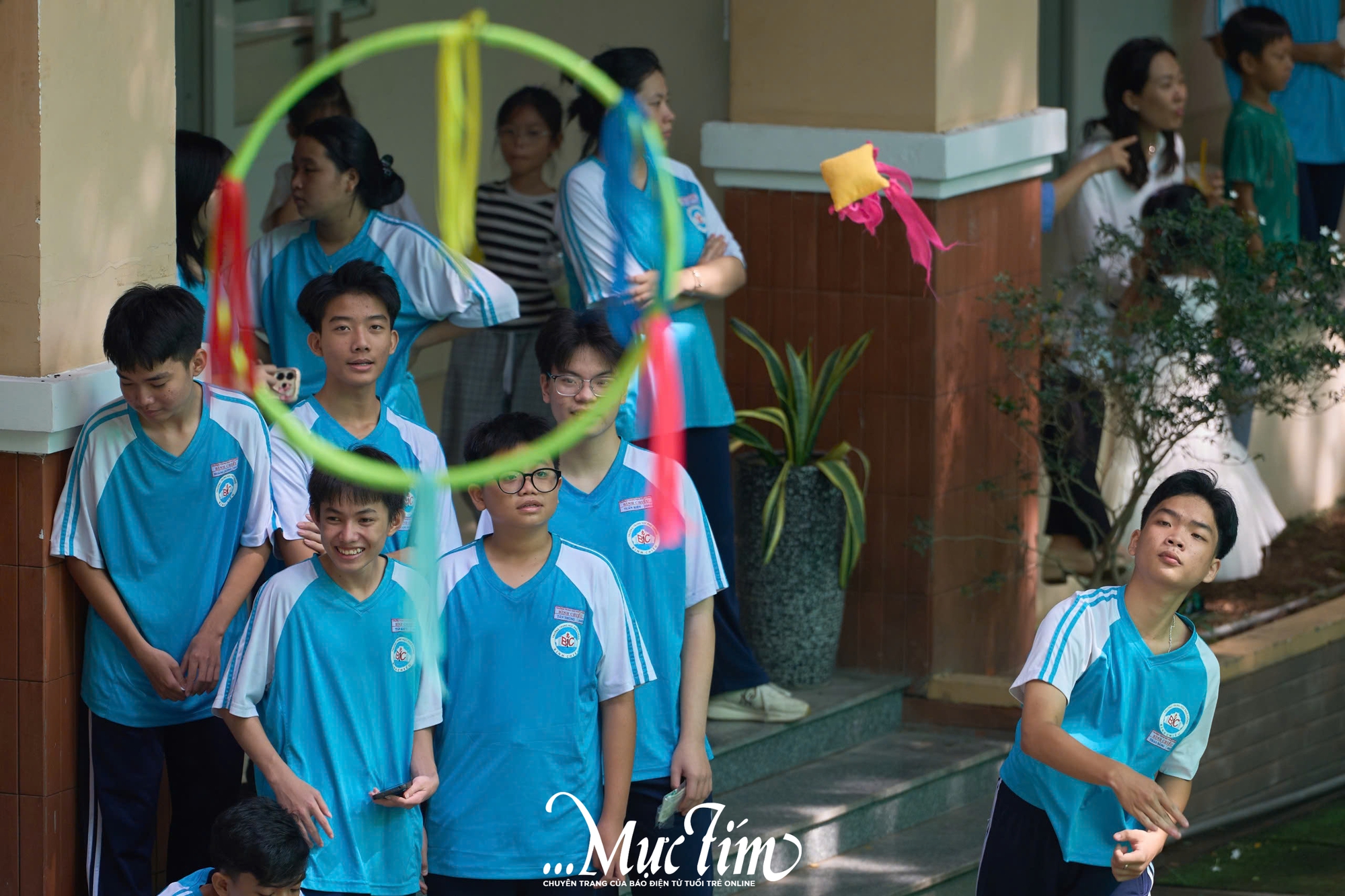 Teen Trường THPT Bình Chiểu vui hội trăng rằm với loạt trò chơi dân gian thú vị- Ảnh 1.