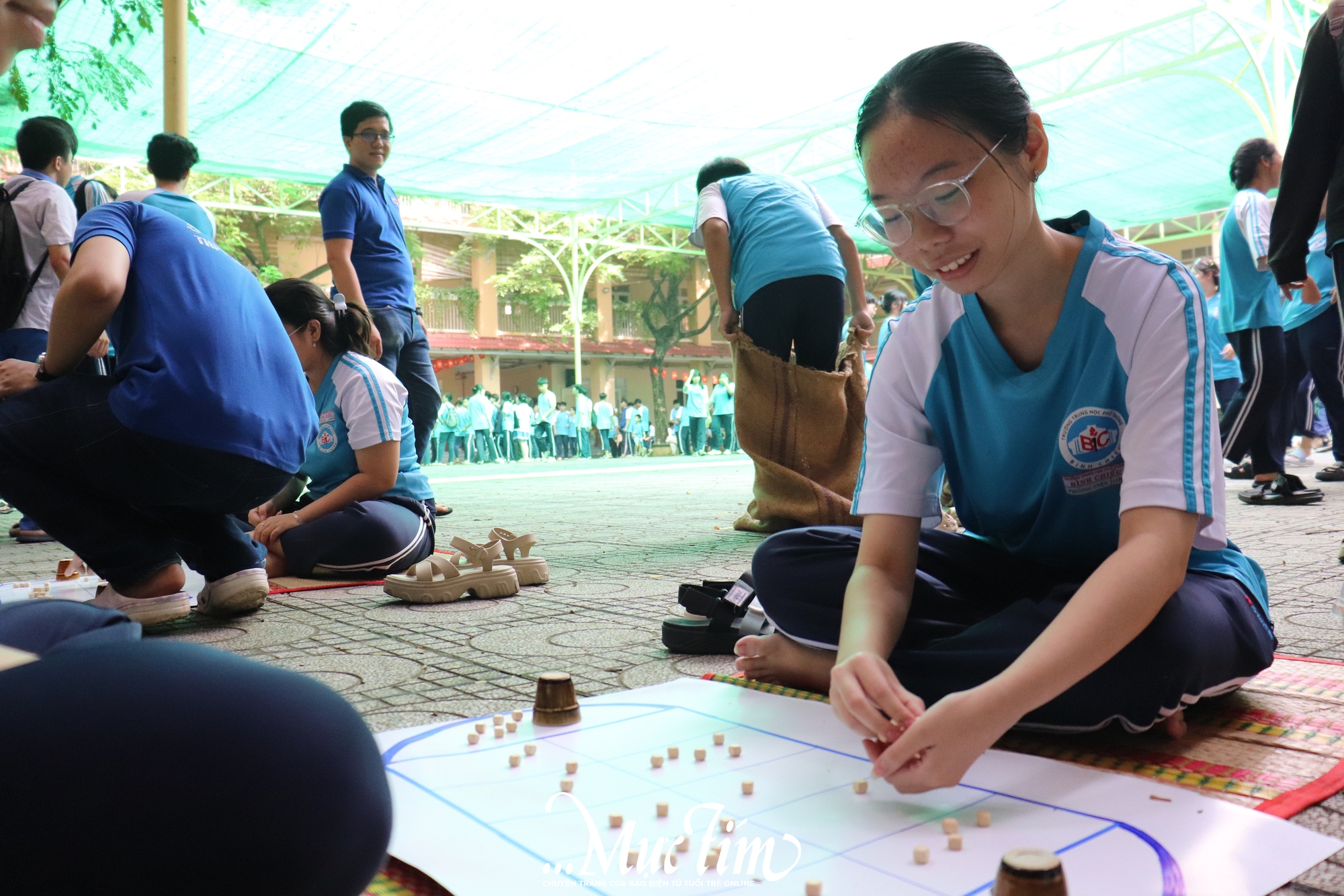 Teen Trường THPT Bình Chiểu vui hội trăng rằm với loạt trò chơi dân gian thú vị- Ảnh 2.