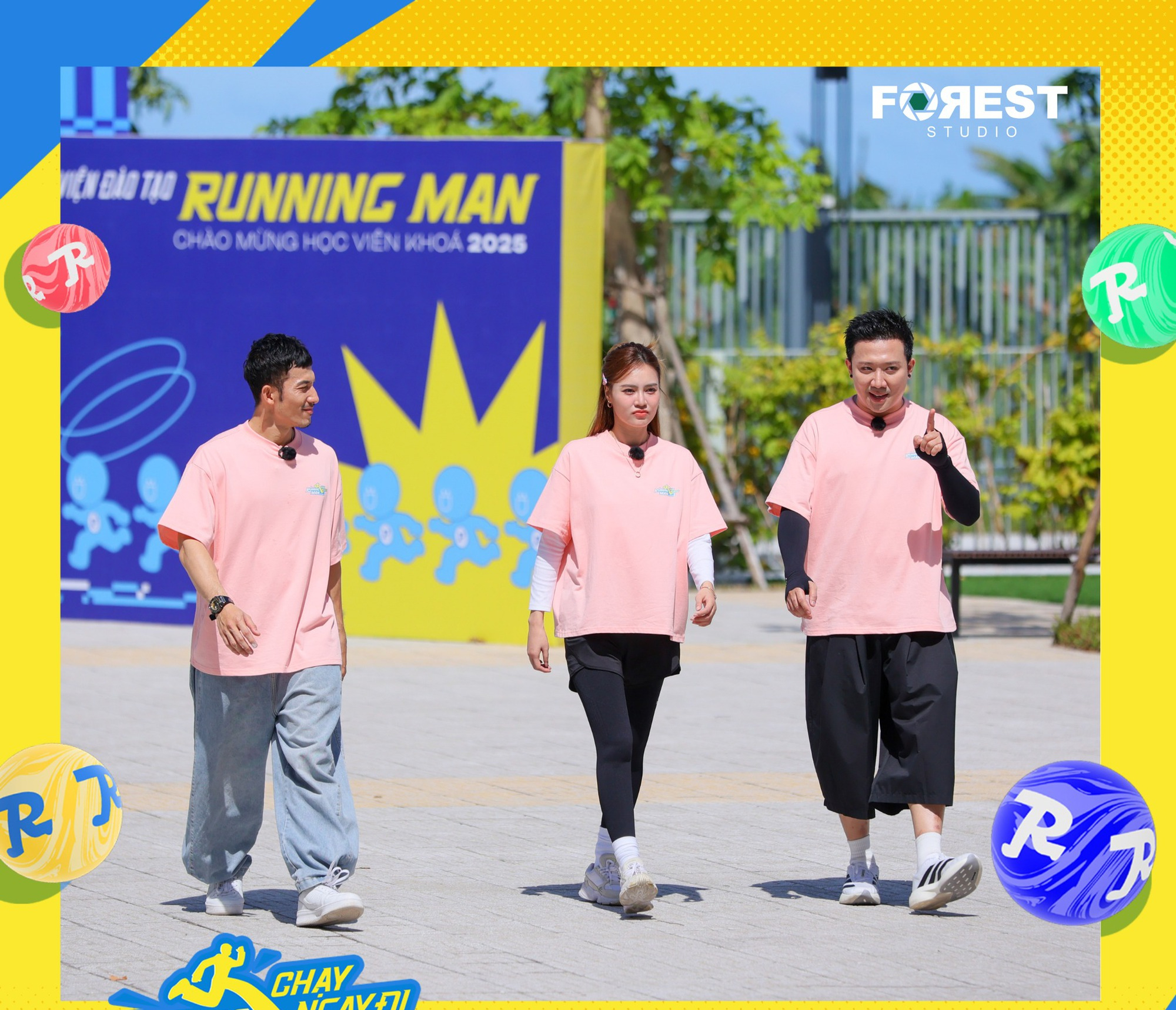 Running Man tập 1: Quân AP bị xé rách áo, Anh Tú Atus giành chiến thắng