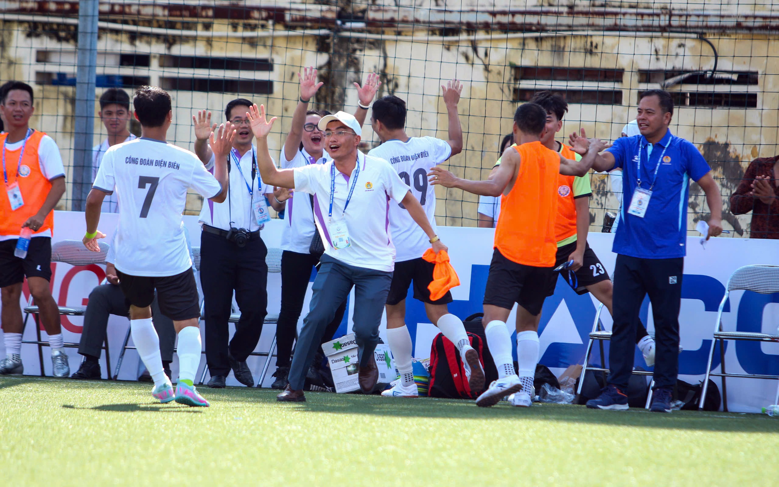 Giải bóng đá công nhân, viên chức Việt Nam 2025: Khác công việc, chung tinh thần thể thao - Ảnh 2.