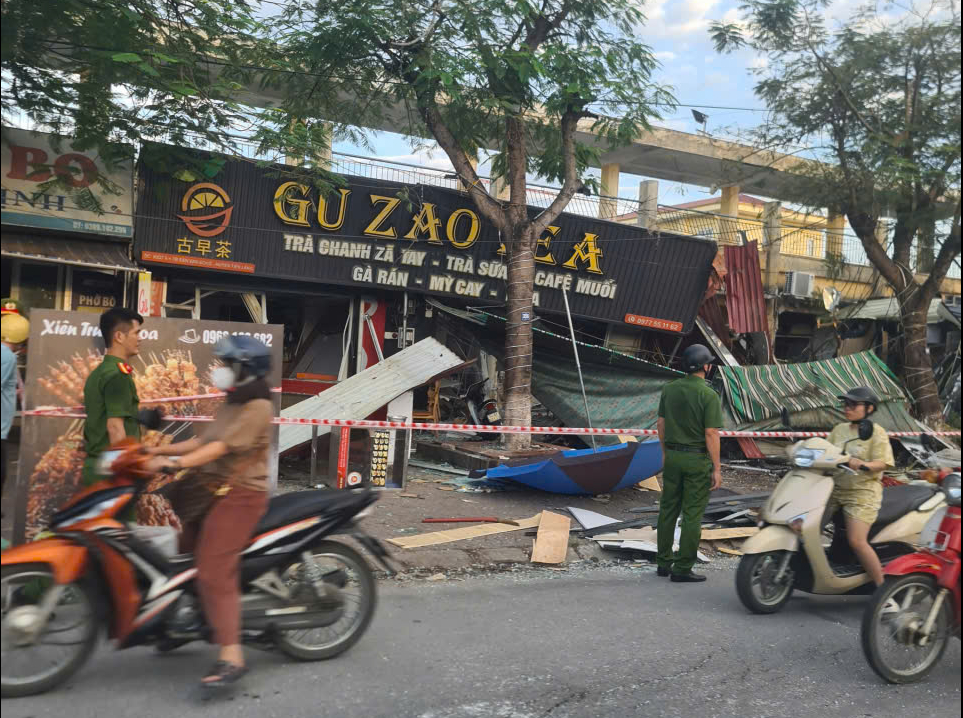 Nổ bình gas, 4 người bị thương - Ảnh 1.