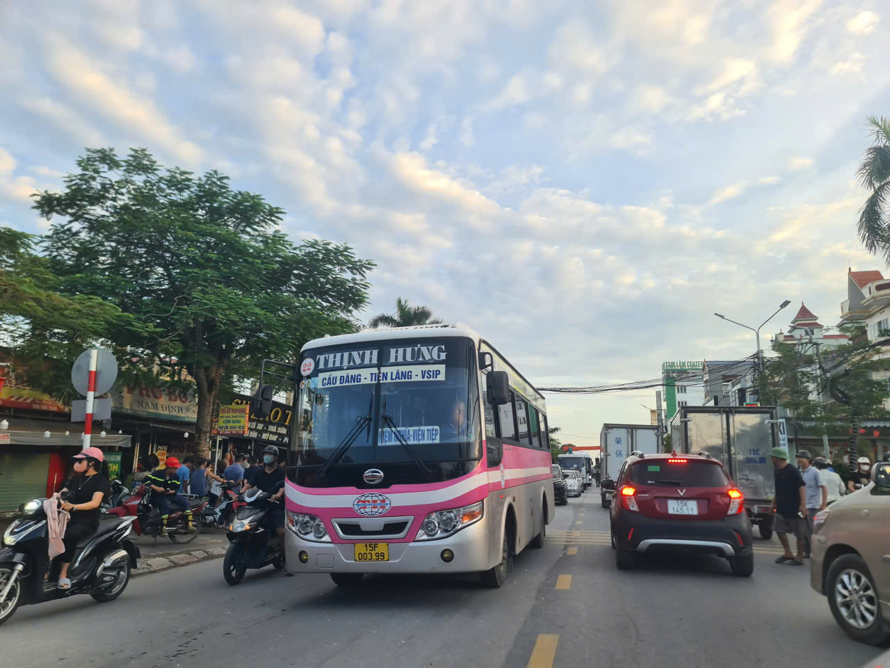 Nổ bình gas, 4 người bị thương - Ảnh 2.