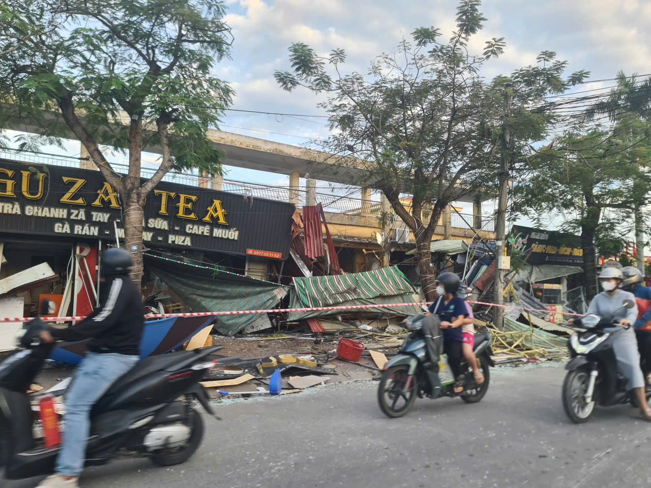 Nổ bình gas, 4 người bị thương - Ảnh 3.