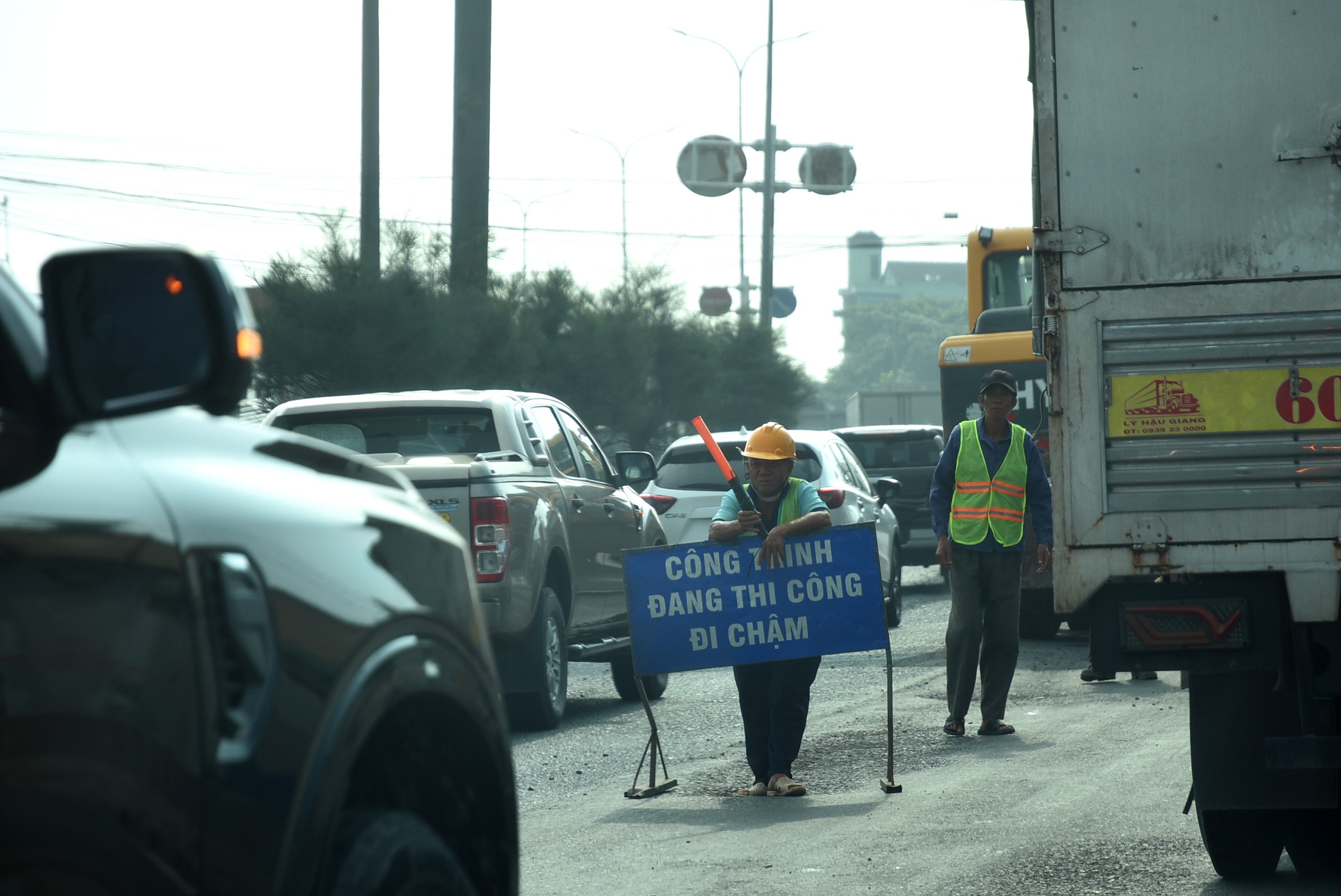 Sao cứ để những cái ‘bẫy’ giăng đầy trên quốc lộ 51? - Ảnh 3.