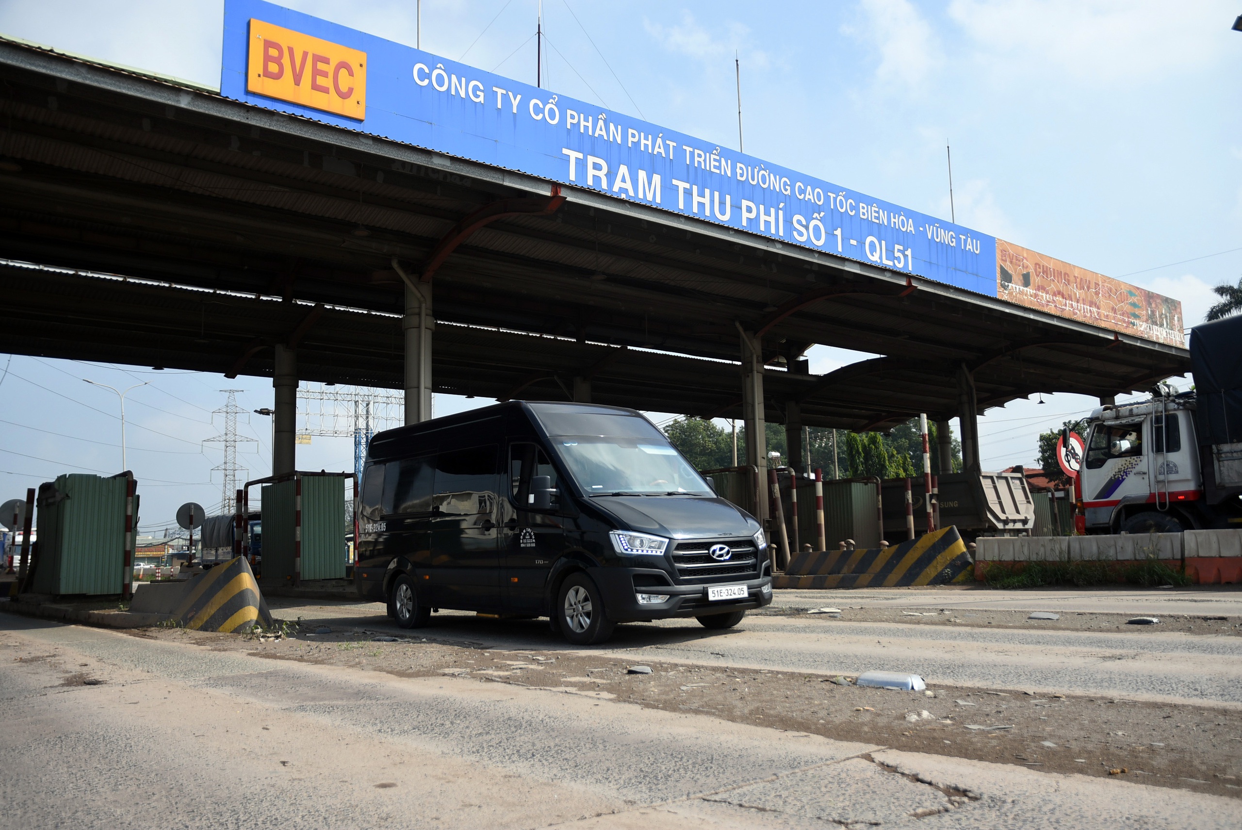 Sao cứ để những cái ‘bẫy’ giăng đầy trên quốc lộ 51? - Ảnh 8.