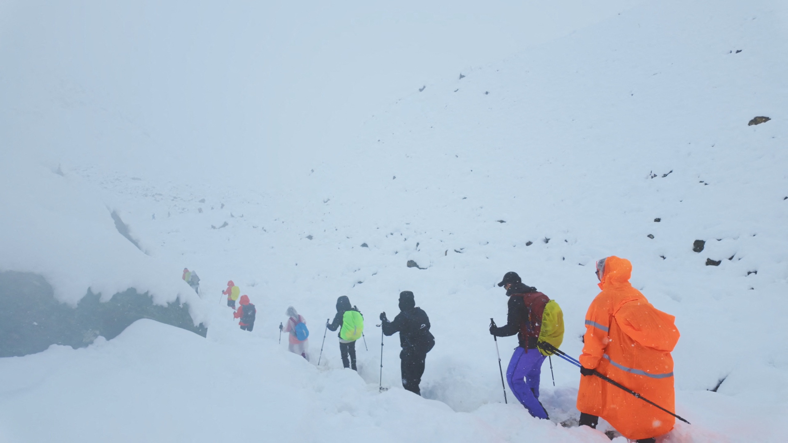 Everest - Ảnh 1.