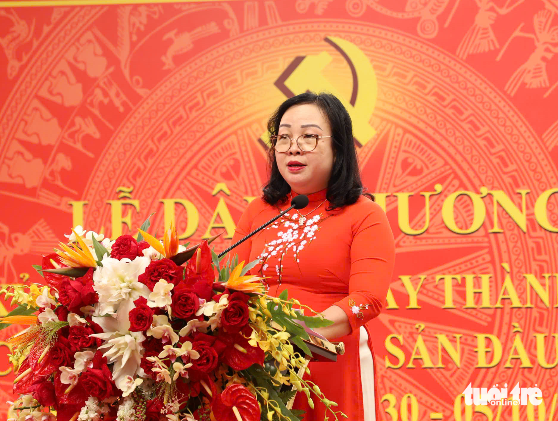 Un momento memorabile che celebra i 95 anni dalla fondazione della prima sezione del Partito a Phu Yen - Foto 1. Dấu son 95 năm Chi bộ Đảng đầu tiên ở Phú Yên - Ảnh 1.