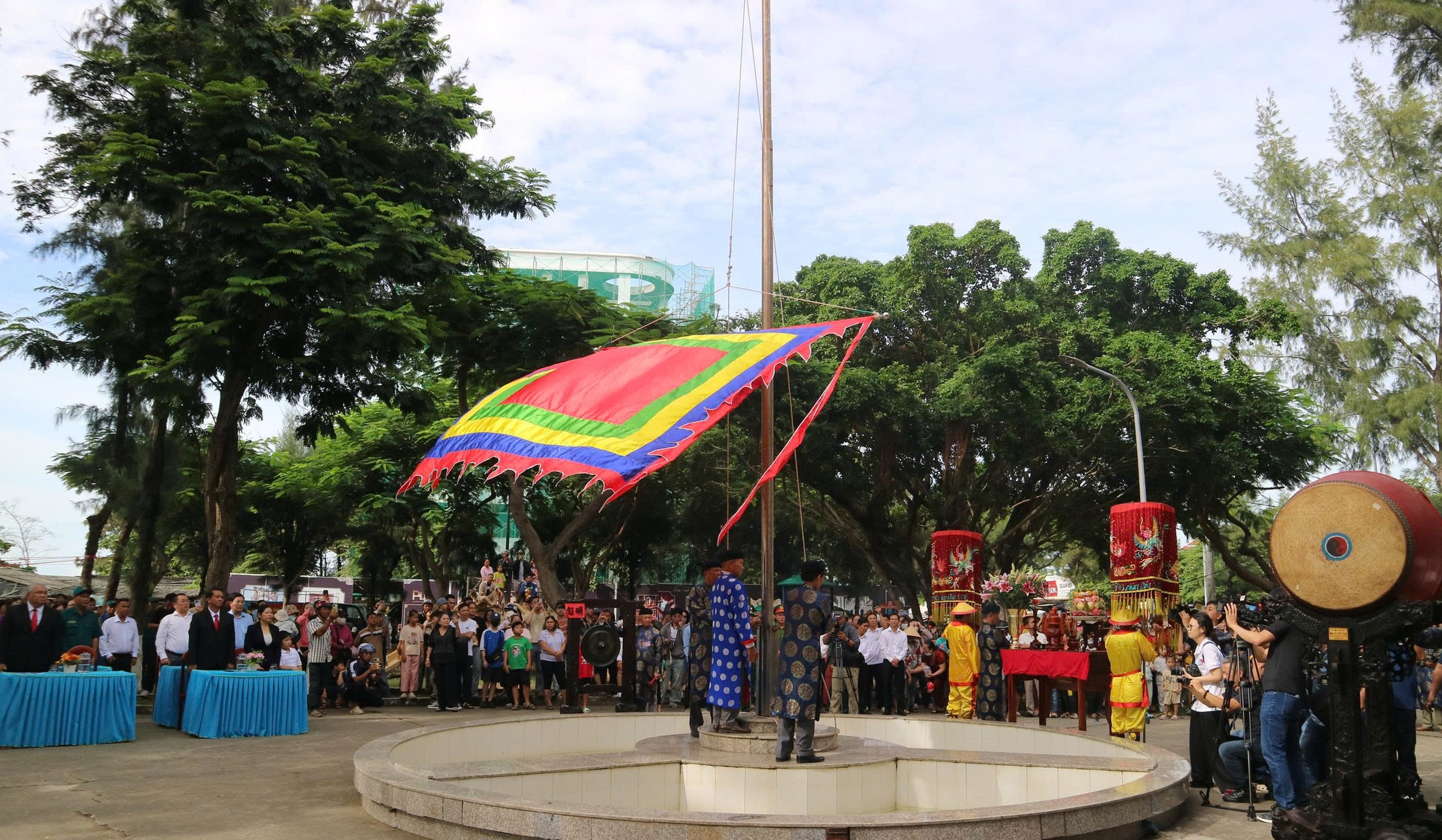 Lễ hội Nghinh Ông Cần Giờ 2025: Lễ thượng đại kỳ mở màn 'Tết biển' - Ảnh 3.