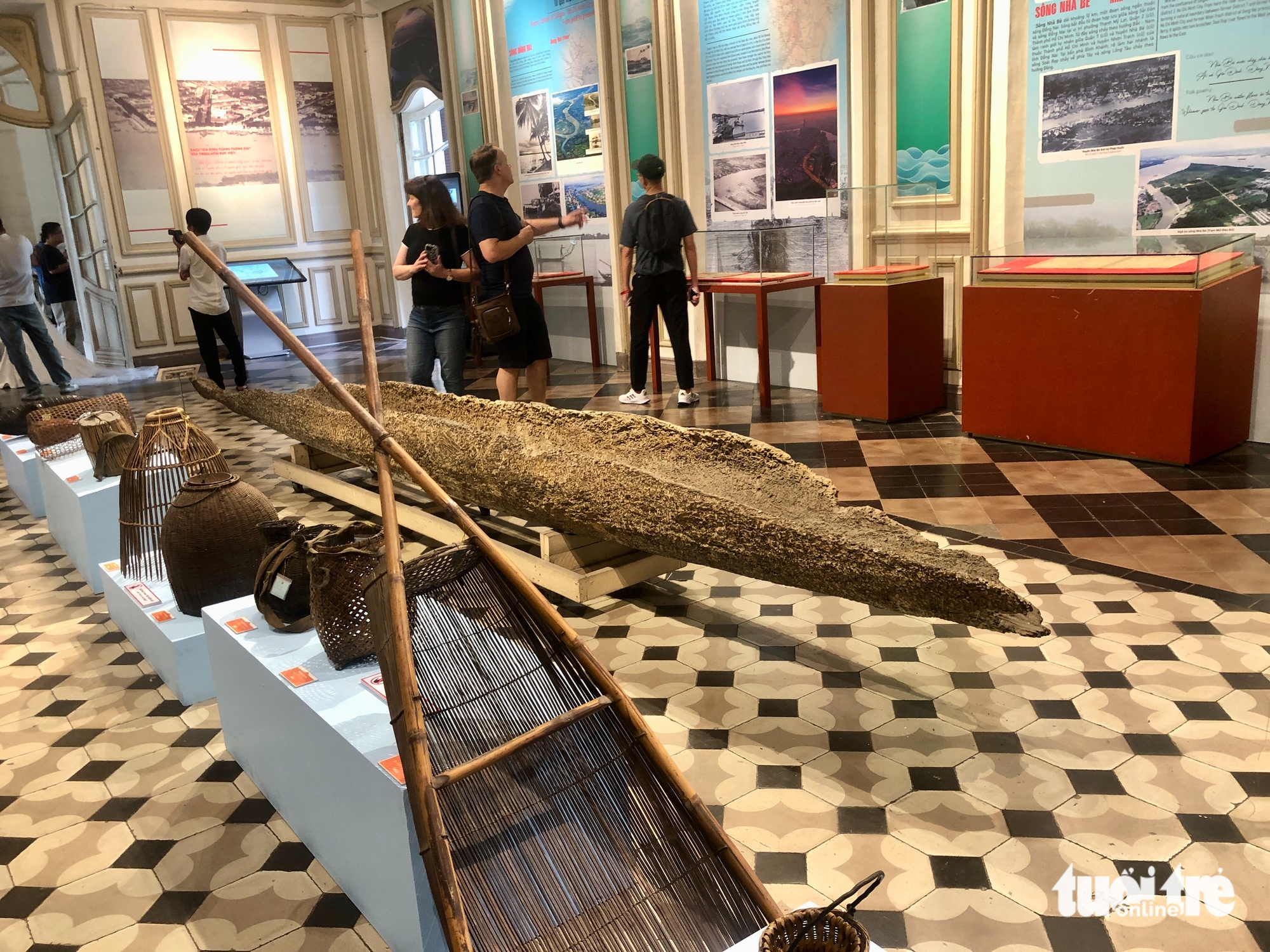 Ngắm cổ vật trăm tuổi được trục vớt ở sông Sài Gòn - Ảnh 1.