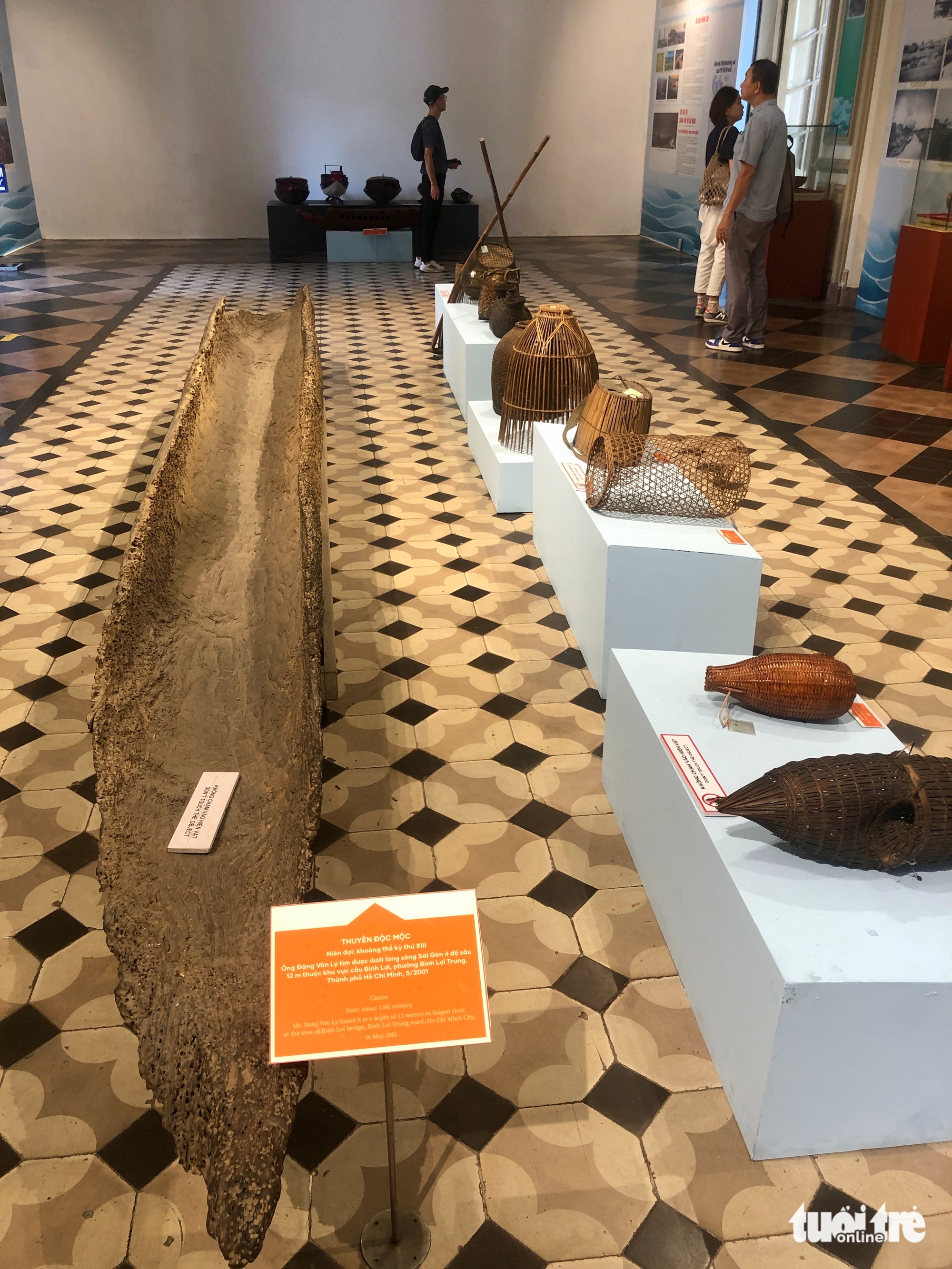 Ngắm cổ vật trăm tuổi được trục vớt ở sông Sài Gòn - Ảnh 2.