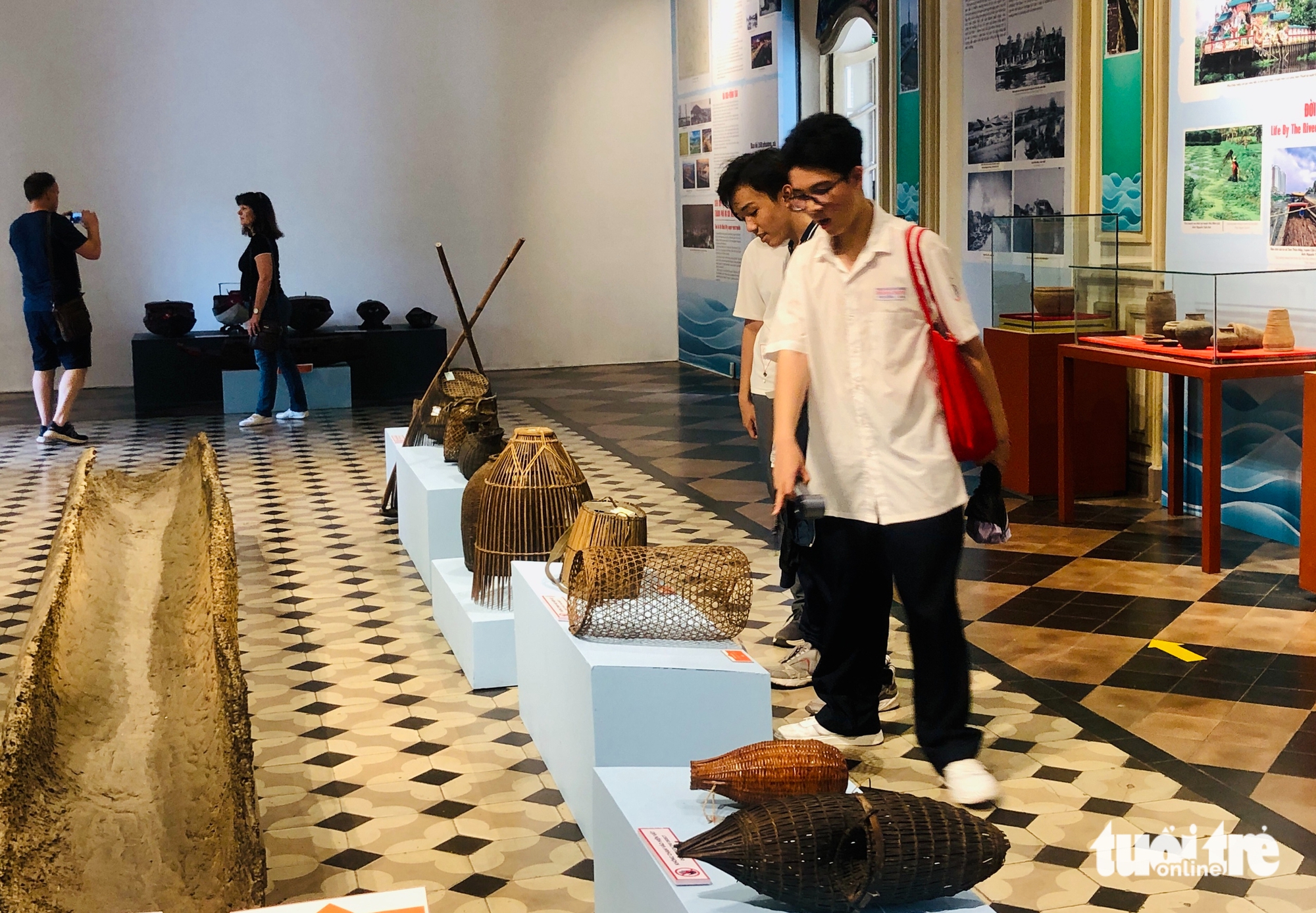 Ngắm cổ vật trăm tuổi được trục vớt ở sông Sài Gòn - Ảnh 4.