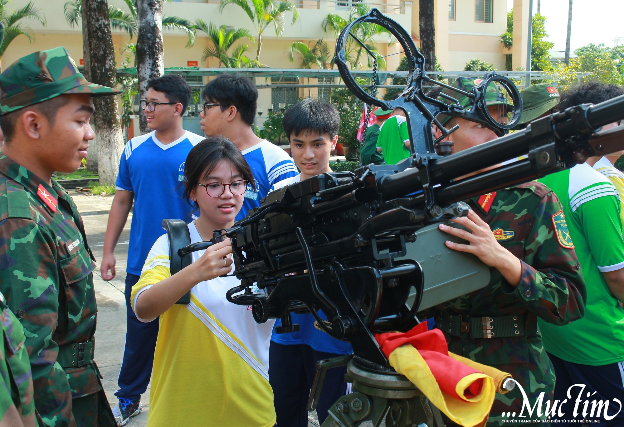 Teen Trường THPT Lê Quý Đôn trải nghiệm 2 ngày 1 đêm tại khu quân sự - Ảnh 1.
